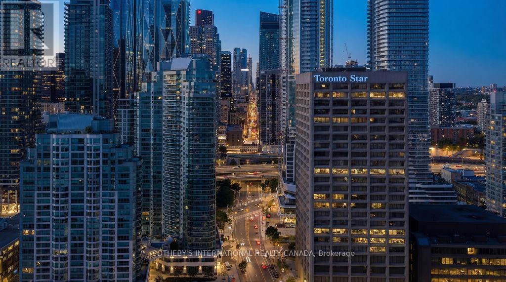 <div class="slider-price">$727,500</div><p>3407 - 10 Yonge Street, Toronto, Ontario</p>