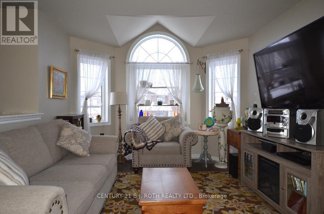 119 Metcalfe Drive, Bradford West Gwillimbury (Bradford), Ontario  L3Z 3J2 - Photo 4 - N12777508