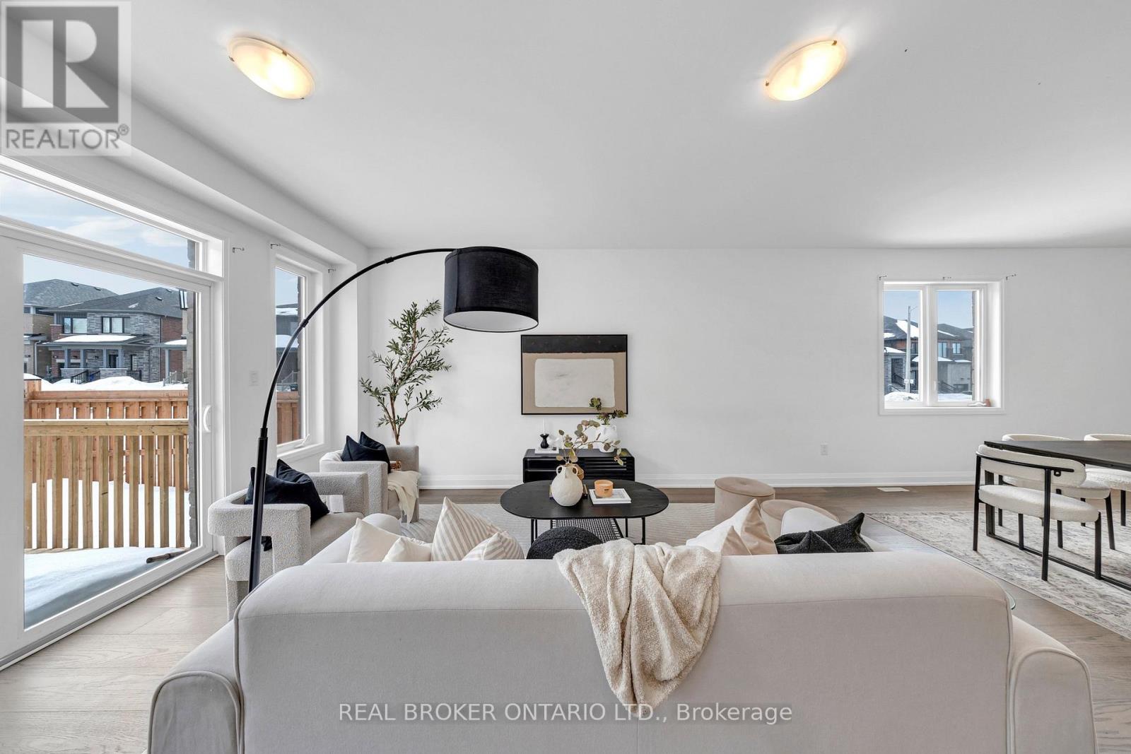 48 Barnyard Trail, Barrie, Ontario  L9J 0C2 - Photo 14 - S12868164