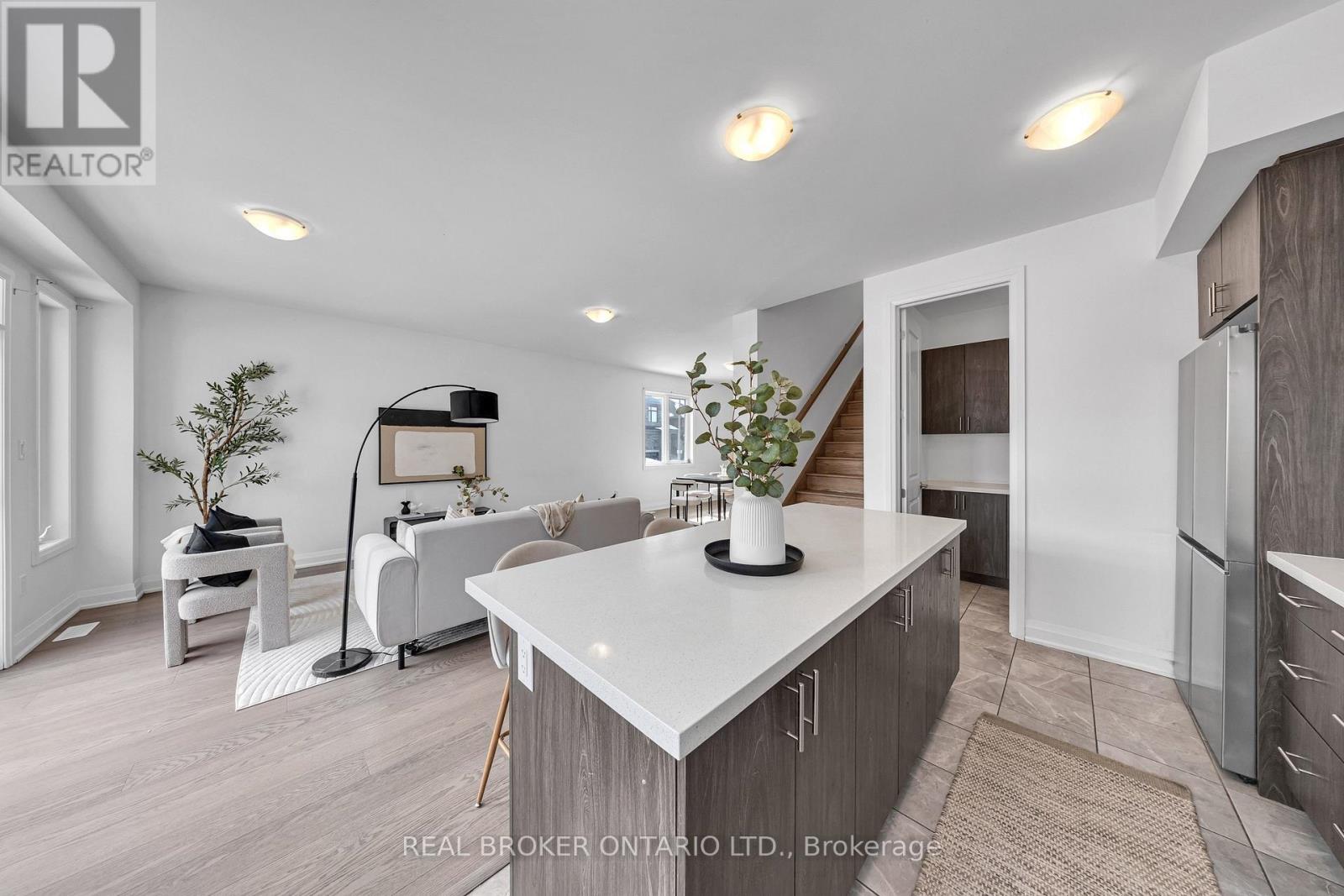 48 Barnyard Trail, Barrie, Ontario  L9J 0C2 - Photo 21 - S12868164