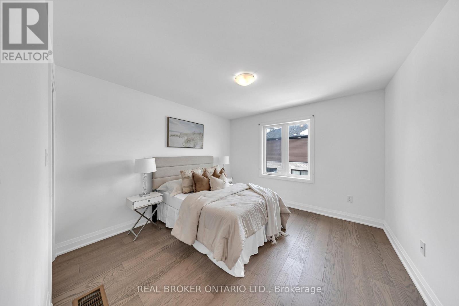 48 Barnyard Trail, Barrie, Ontario  L9J 0C2 - Photo 34 - S12868164