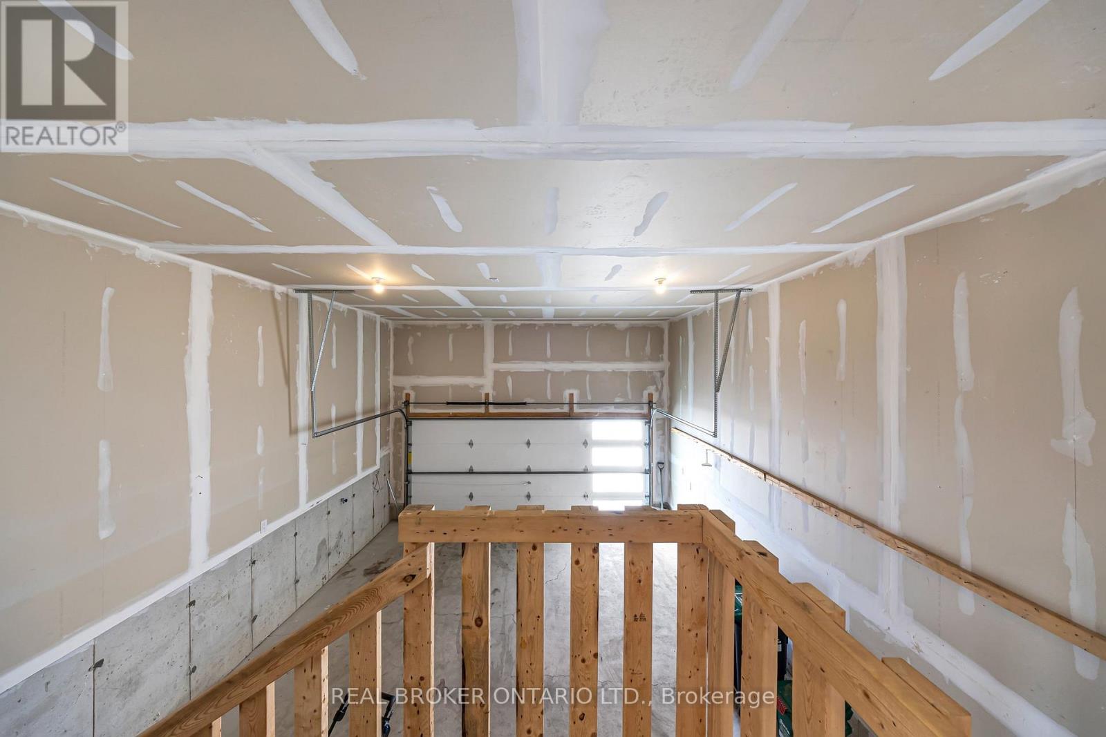 48 Barnyard Trail, Barrie, Ontario  L9J 0C2 - Photo 38 - S12868164