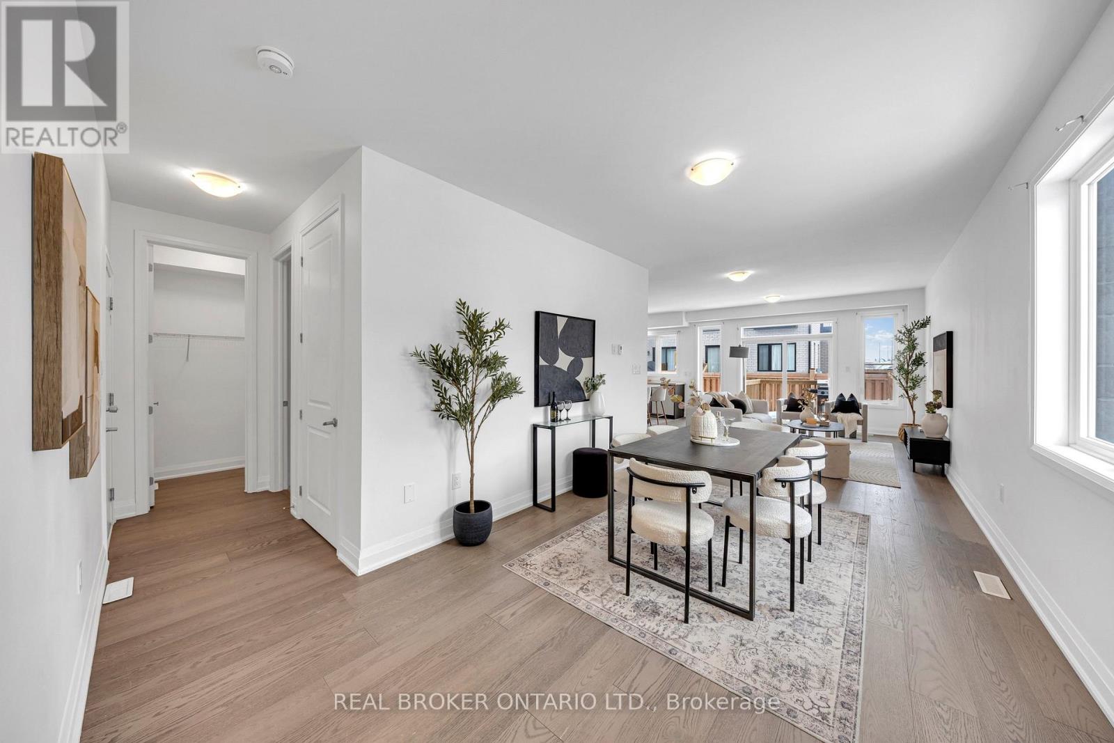 48 Barnyard Trail, Barrie, Ontario  L9J 0C2 - Photo 6 - S12868164