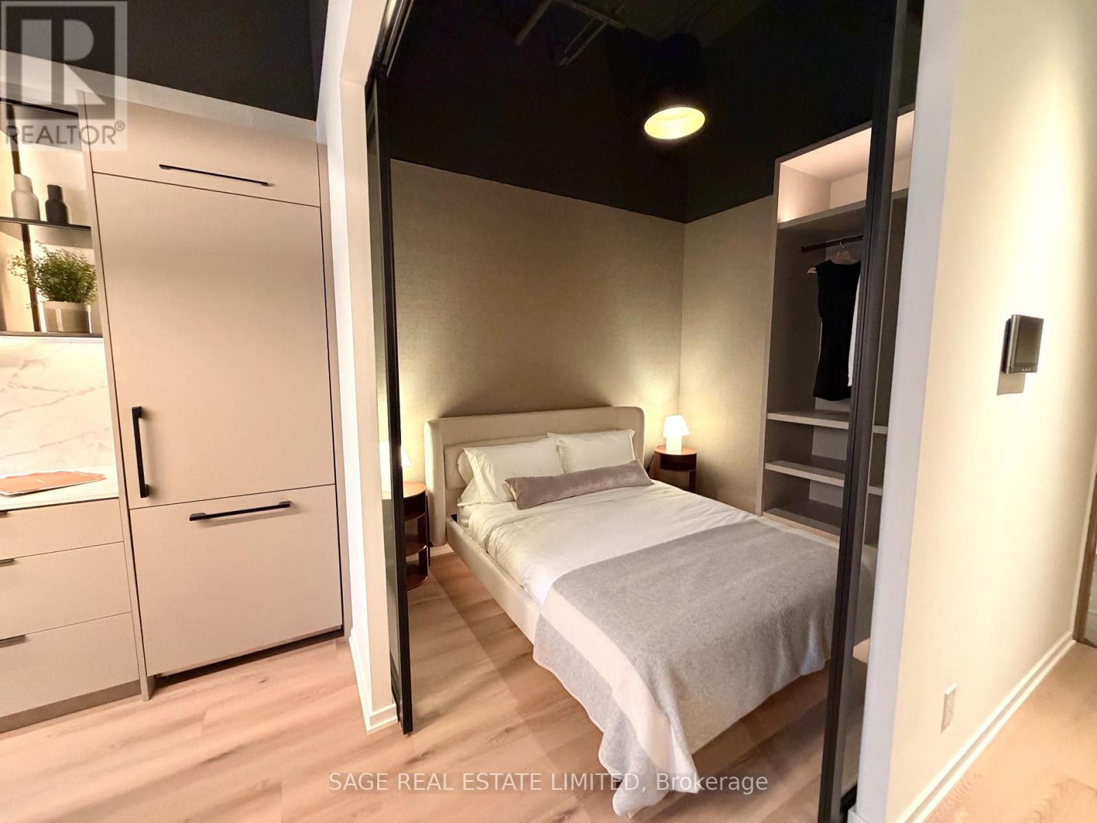 112 - 8 Temple Avenue, Toronto, Ontario  M6K 1C7 - Photo 11 - W12868170