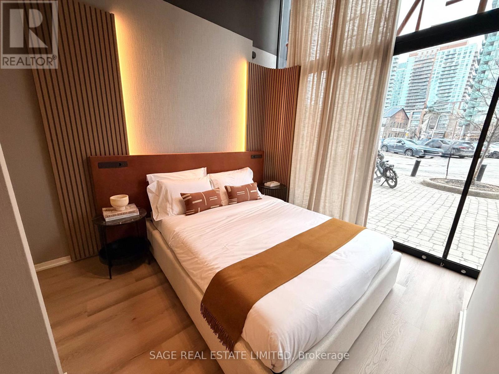 112 - 8 Temple Avenue, Toronto, Ontario  M6K 1C7 - Photo 16 - W12868170