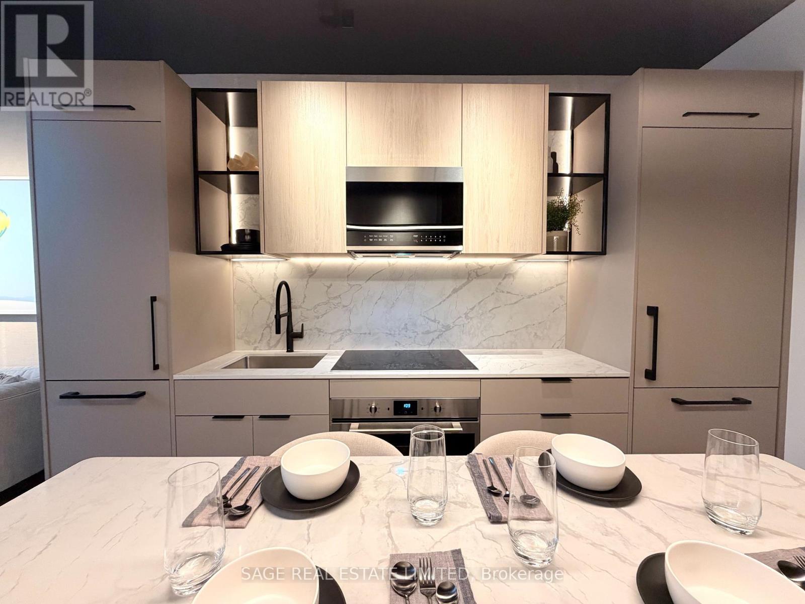 112 - 8 Temple Avenue, Toronto, Ontario  M6K 1C7 - Photo 7 - W12868170