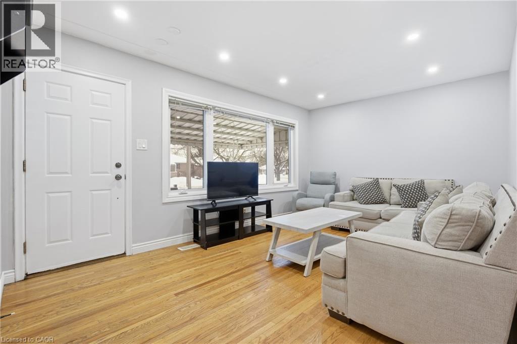 18 Harber Avenue, Kitchener, Ontario  N2C 1Y8 - Photo 5 - 40807970