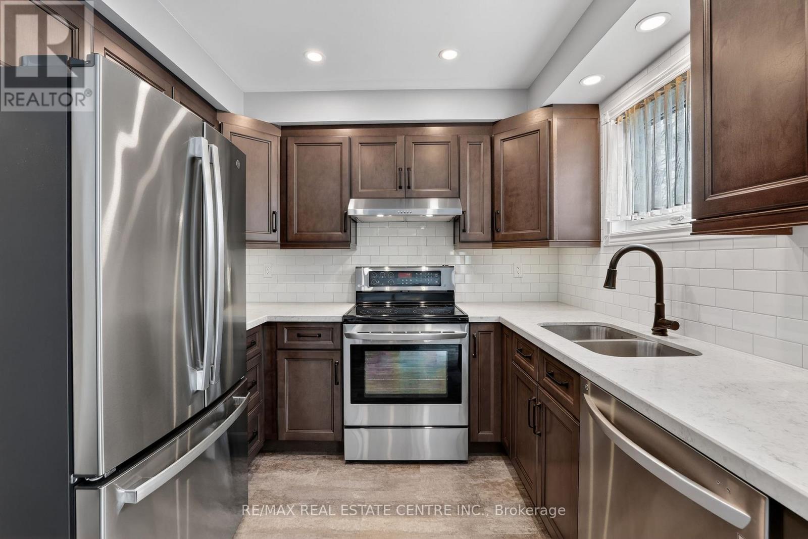 165 Courtney Crescent, Orangeville, Ontario  L9W 4S4 - Photo 10 - W12868200