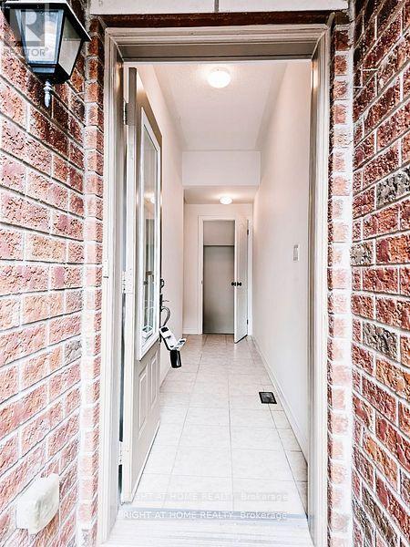 Upper - 11 Telegraph Street, Brampton, Ontario  L6Z 0H9 - Photo 2 - W12868246