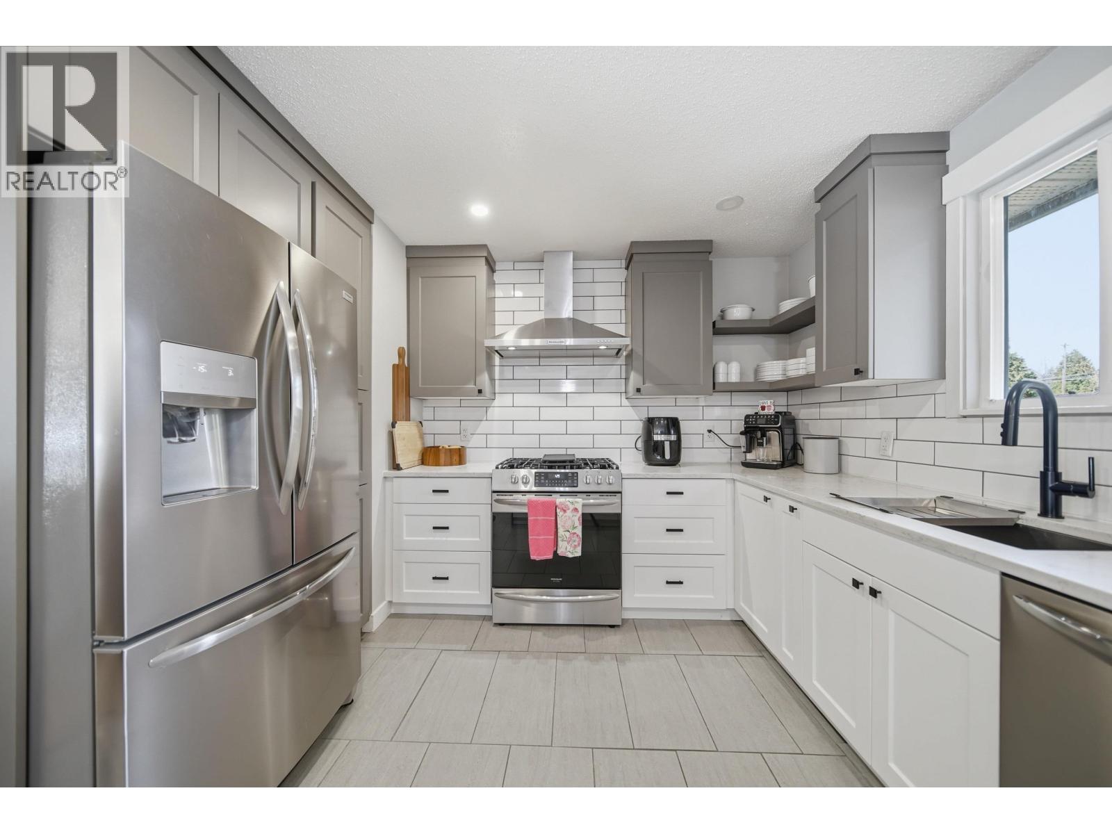 21139 Cook Avenue, Maple Ridge, British Columbia  V2X 7P7 - Photo 2 - R3098160