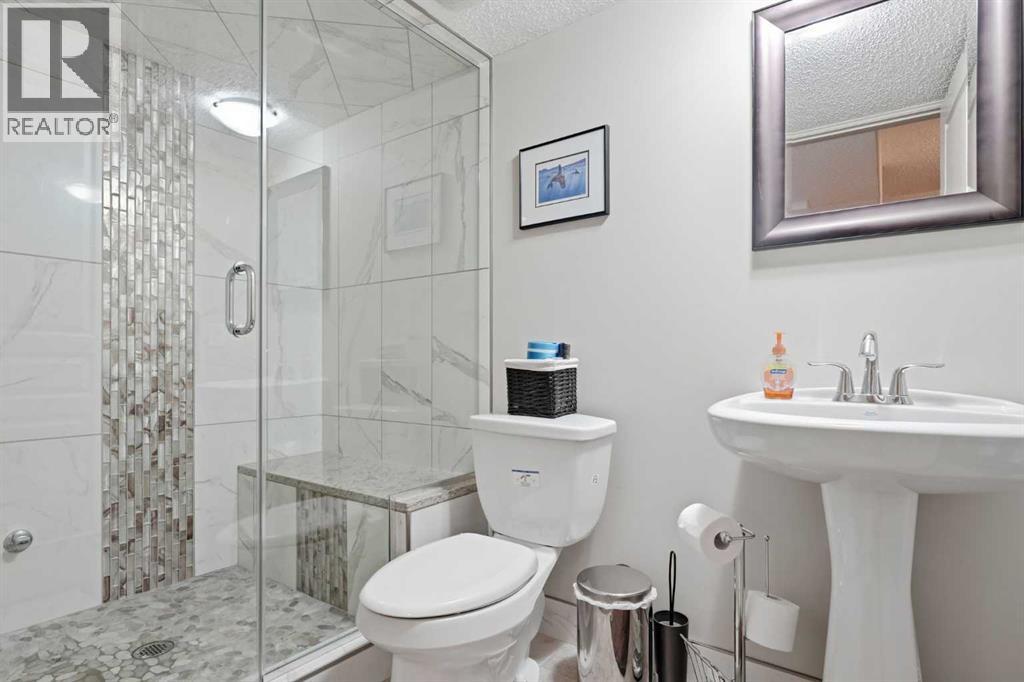 238 Sunset View, Cochrane, Alberta  T4C 4R3 - Photo 34 - A2288446