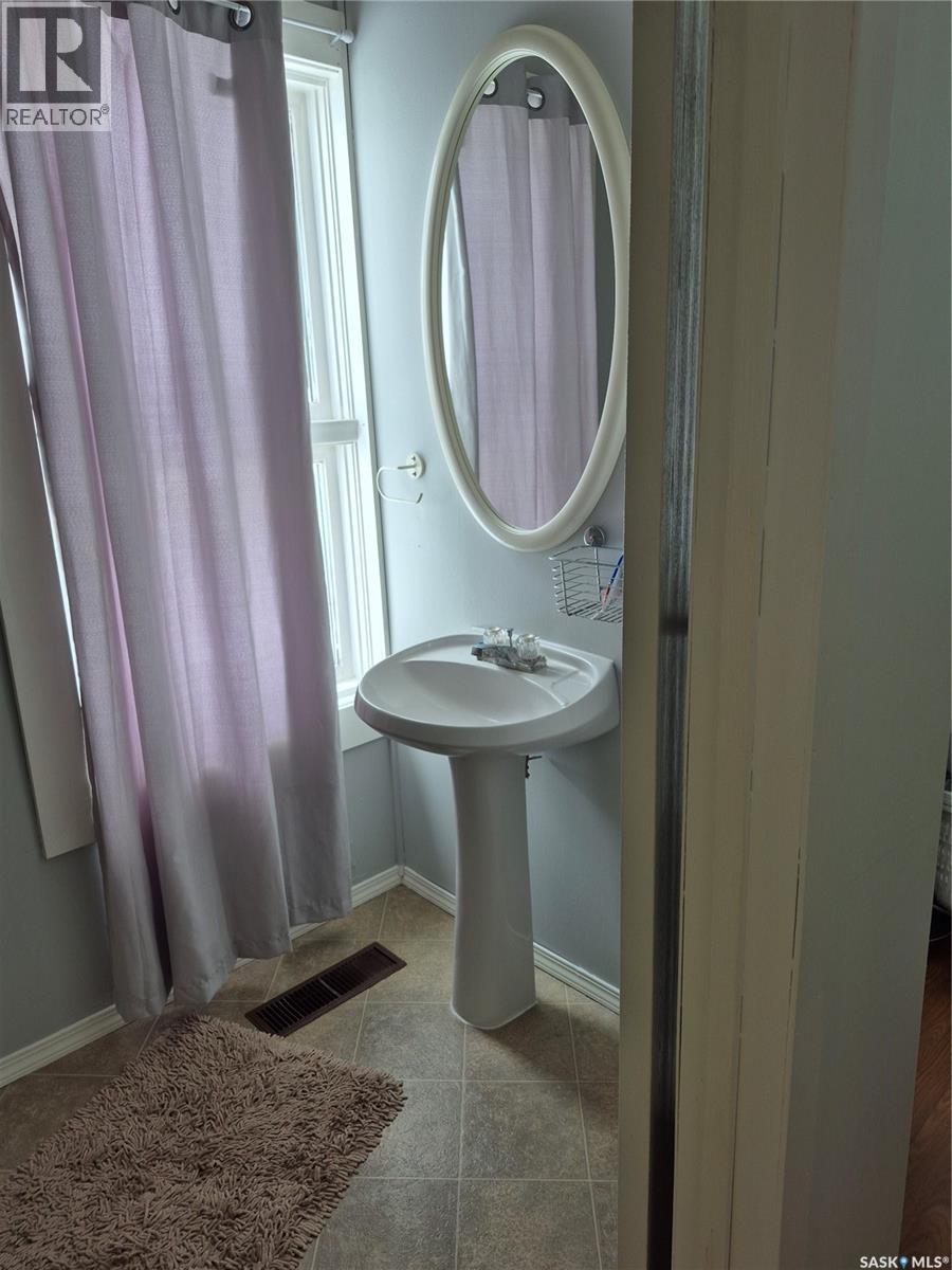 106 1st Street N, Wakaw, Saskatchewan  S0K 4P0 - Photo 11 - SK030070