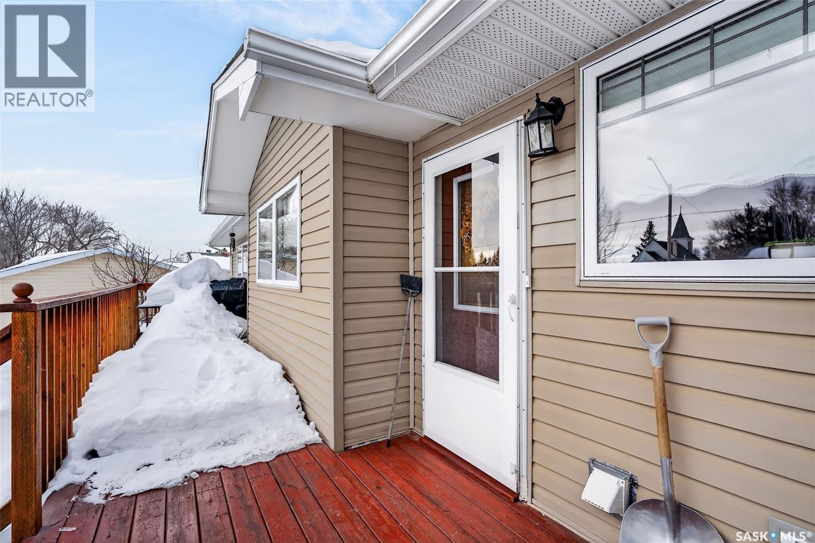 226 1st Street N, Spalding, Saskatchewan  S0K 4C0 - Photo 2 - SK030053