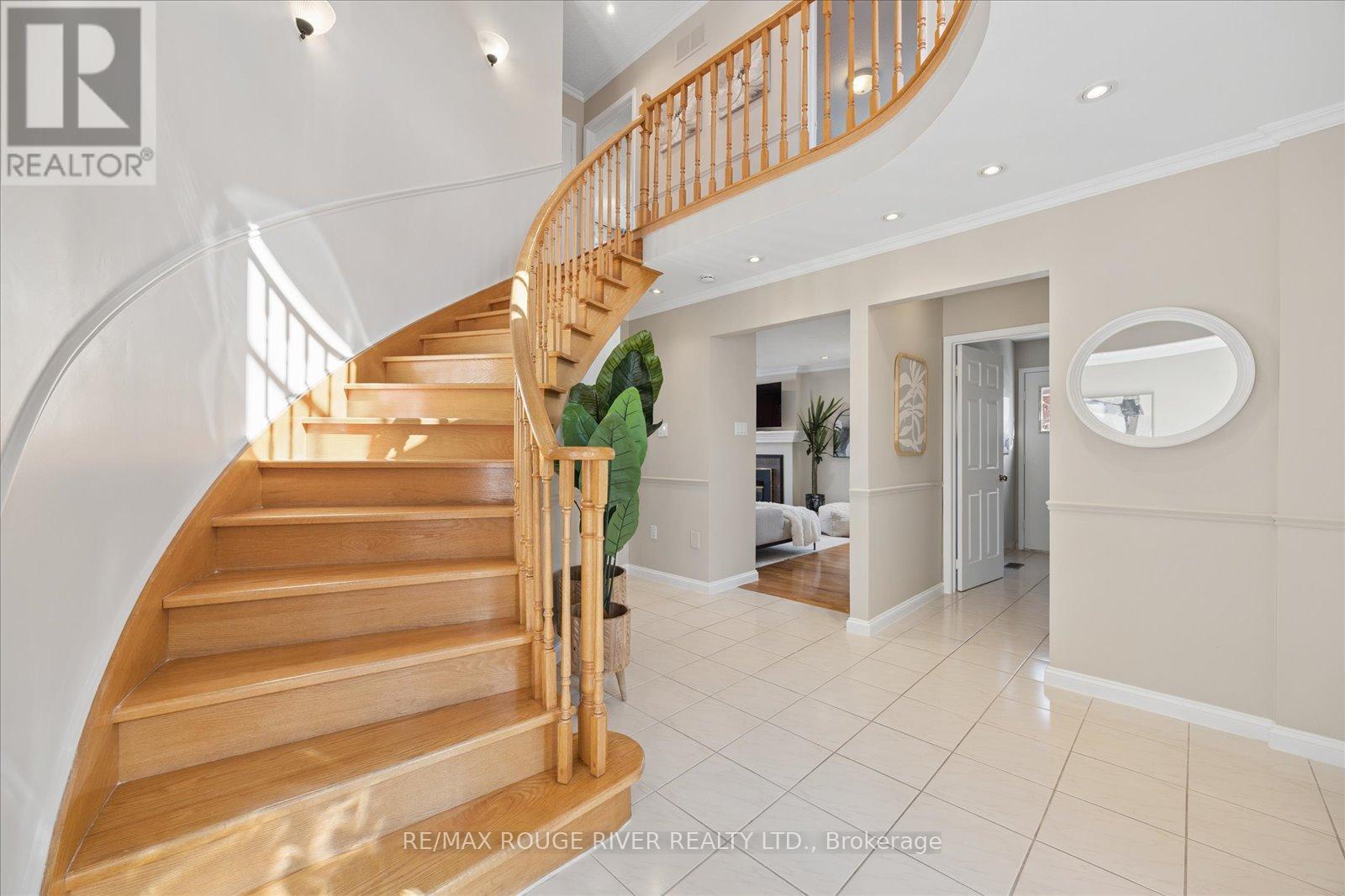 598 Maitland Drive, Pickering, Ontario  L1W 3T6 - Photo 3 - E12849072