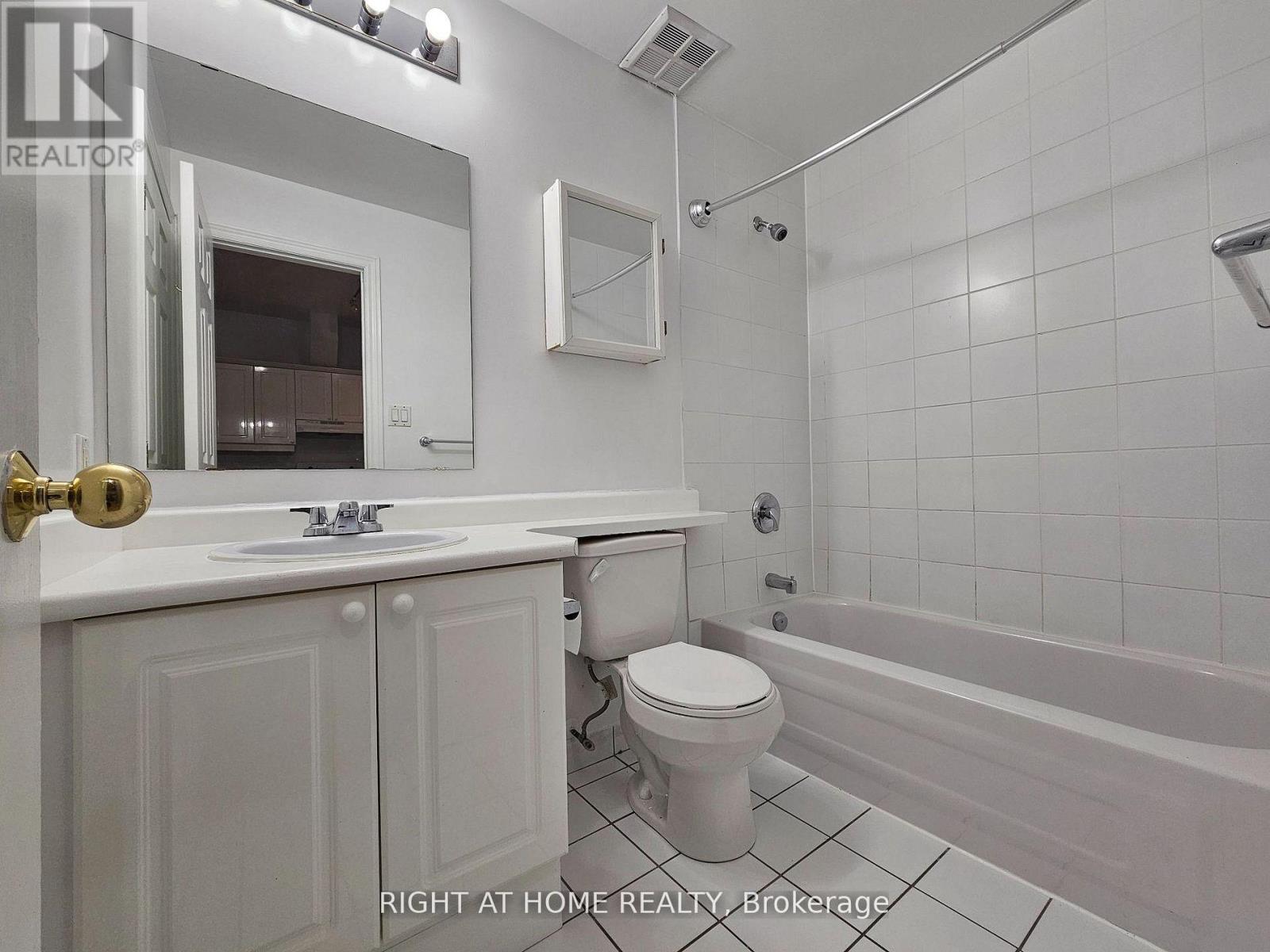 205 - 524 Yonge Street, Toronto, Ontario  M4Y 1X9 - Photo 18 - C12868308