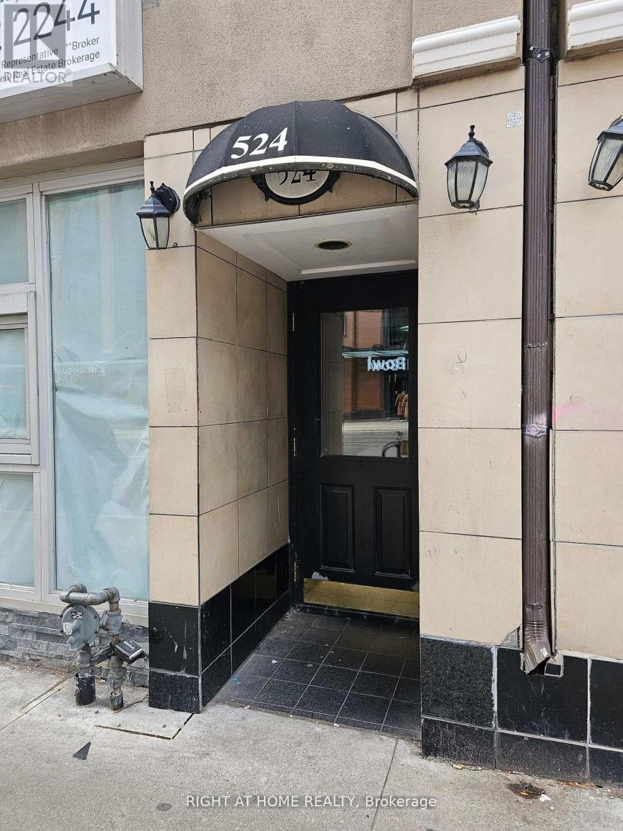 205 - 524 Yonge Street, Toronto, Ontario  M4Y 1X9 - Photo 2 - C12868308