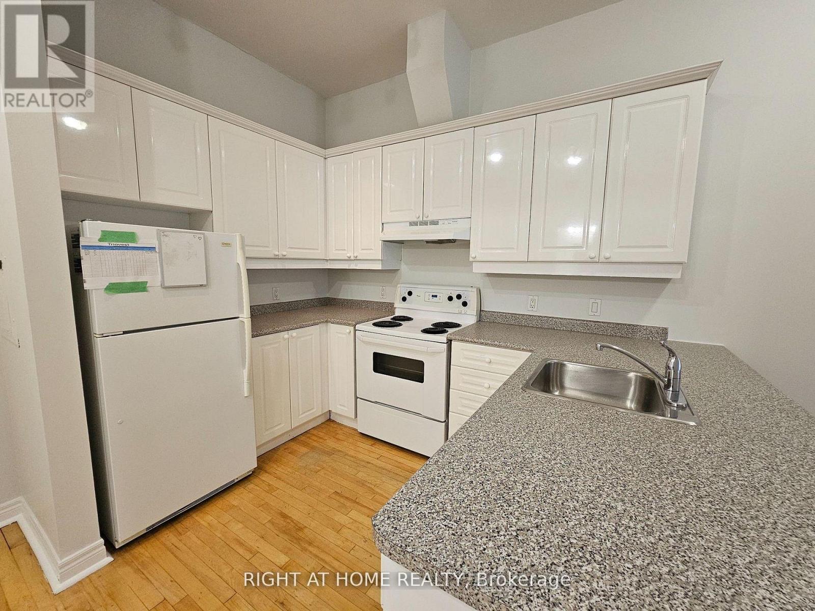 205 - 524 Yonge Street, Toronto, Ontario  M4Y 1X9 - Photo 5 - C12868308