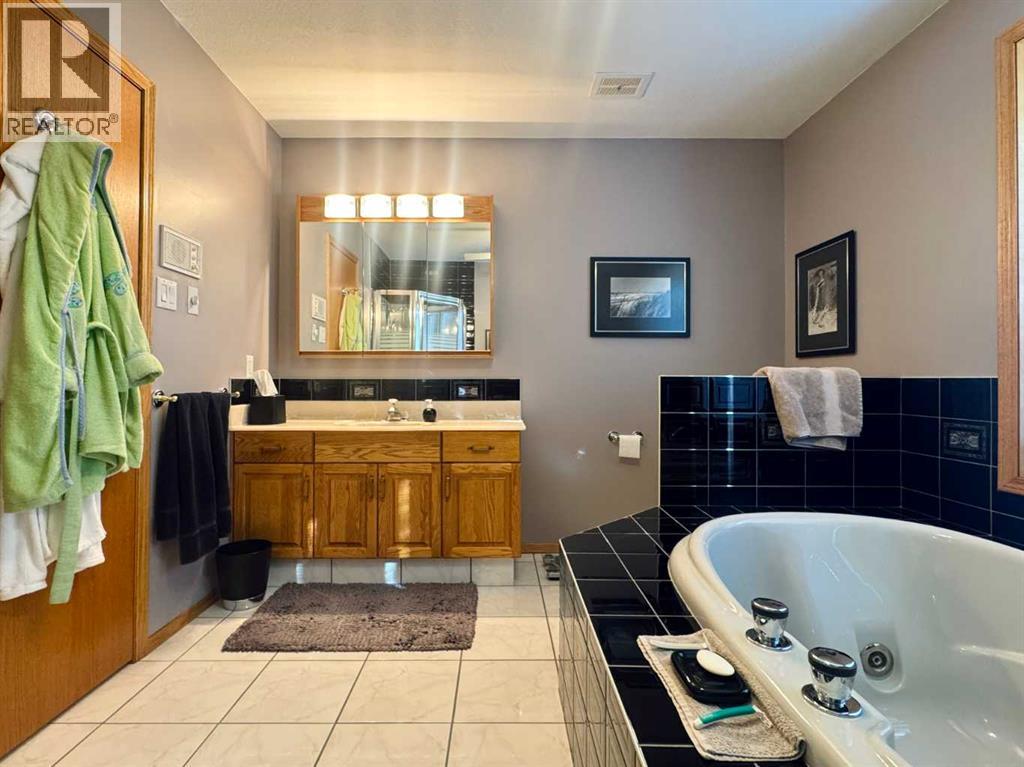 335 28 Street S, Lethbridge, Alberta  T1J 3S7 - Photo 30 - A2281909