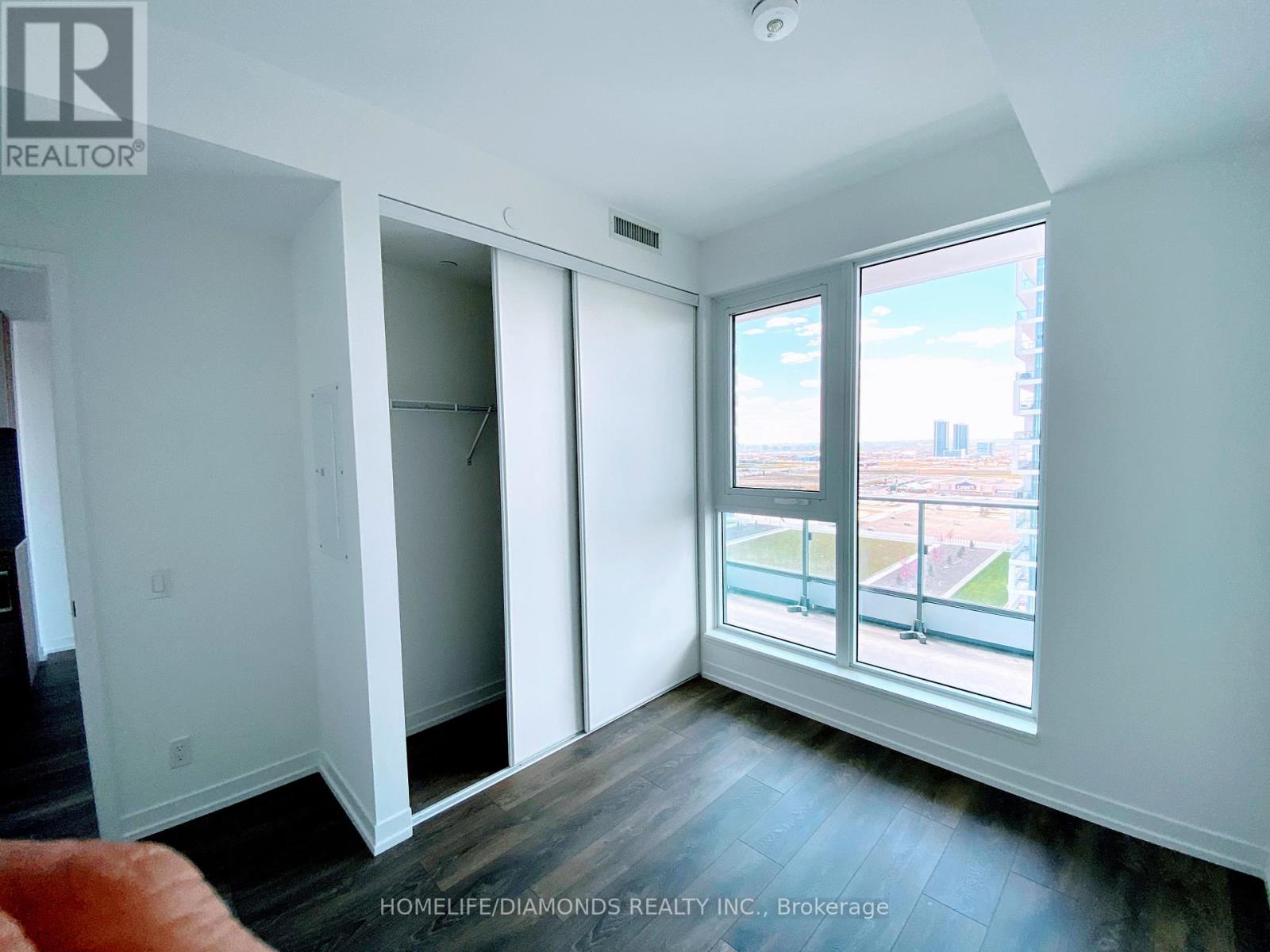 1711 - 950 Portage Parkway, Vaughan, Ontario  L4K 0J6 - Photo 11 - N12868278