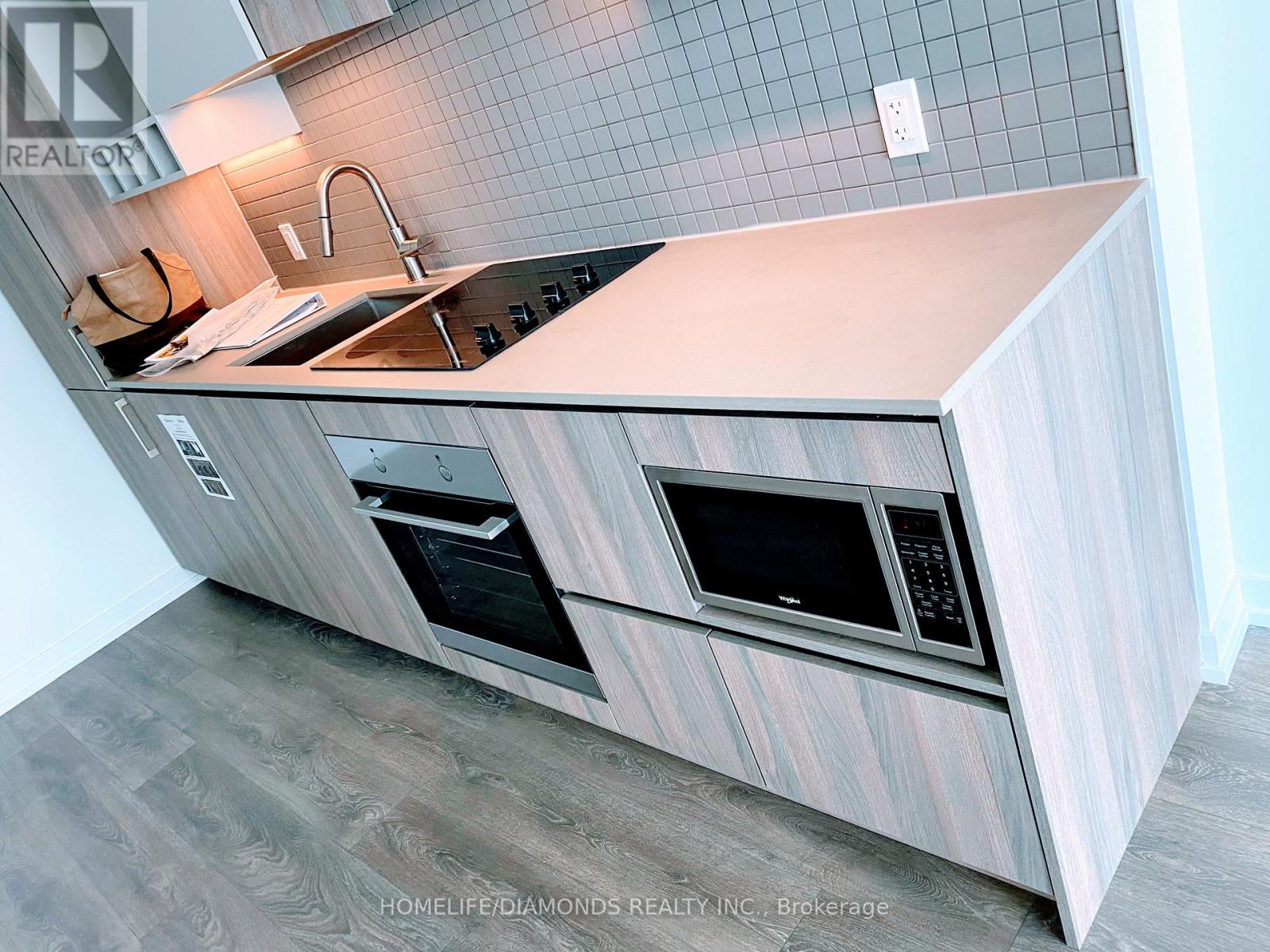 1711 - 950 Portage Parkway, Vaughan, Ontario  L4K 0J6 - Photo 13 - N12868278