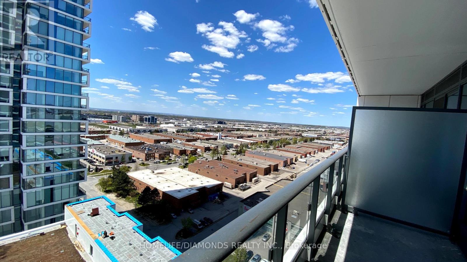 1711 - 950 Portage Parkway, Vaughan, Ontario  L4K 0J6 - Photo 2 - N12868278