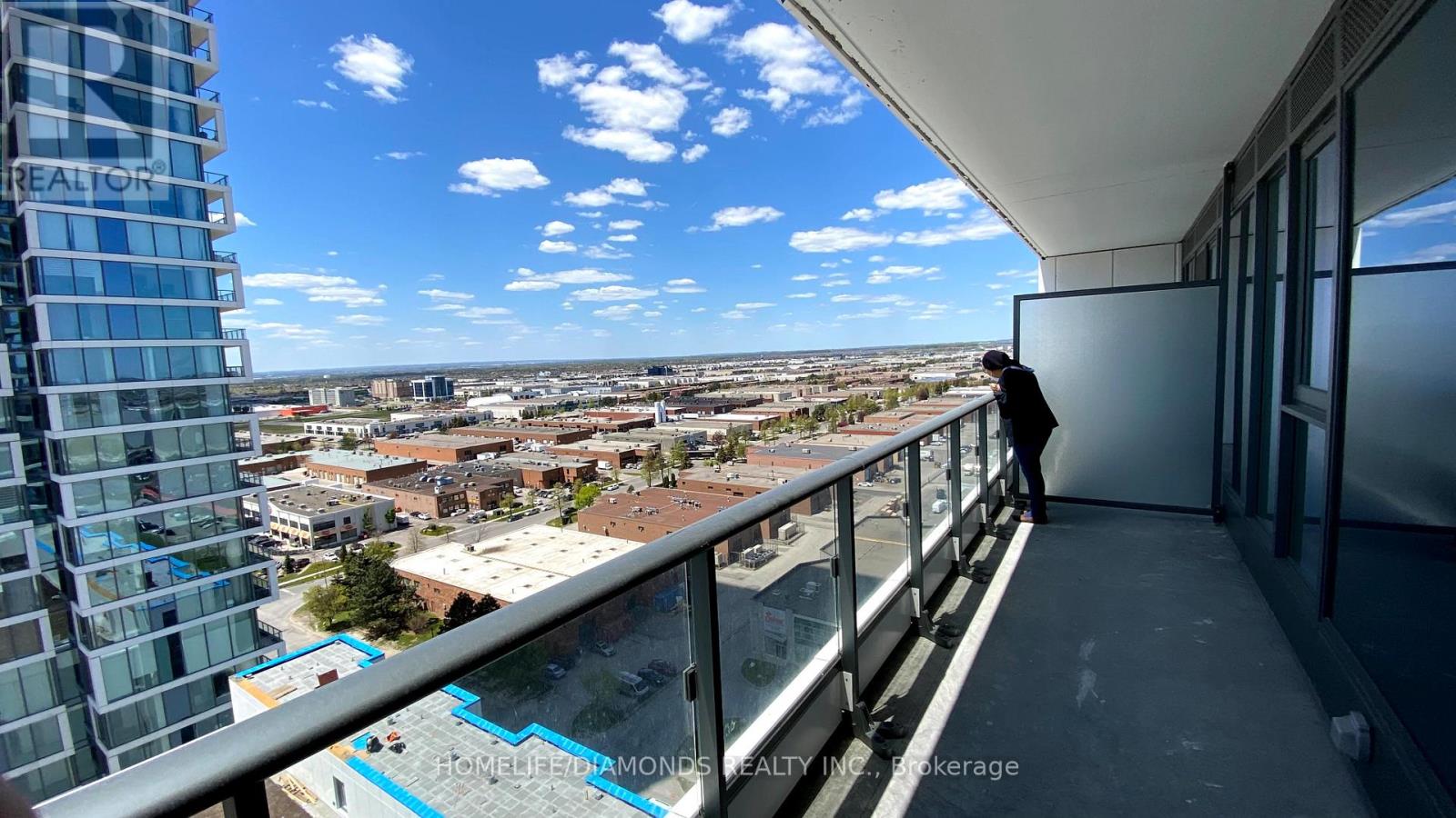 1711 - 950 Portage Parkway, Vaughan, Ontario  L4K 0J6 - Photo 3 - N12868278