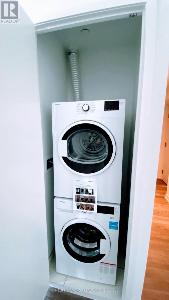 1711 - 950 Portage Parkway, Vaughan, Ontario  L4K 0J6 - Photo 7 - N12868278