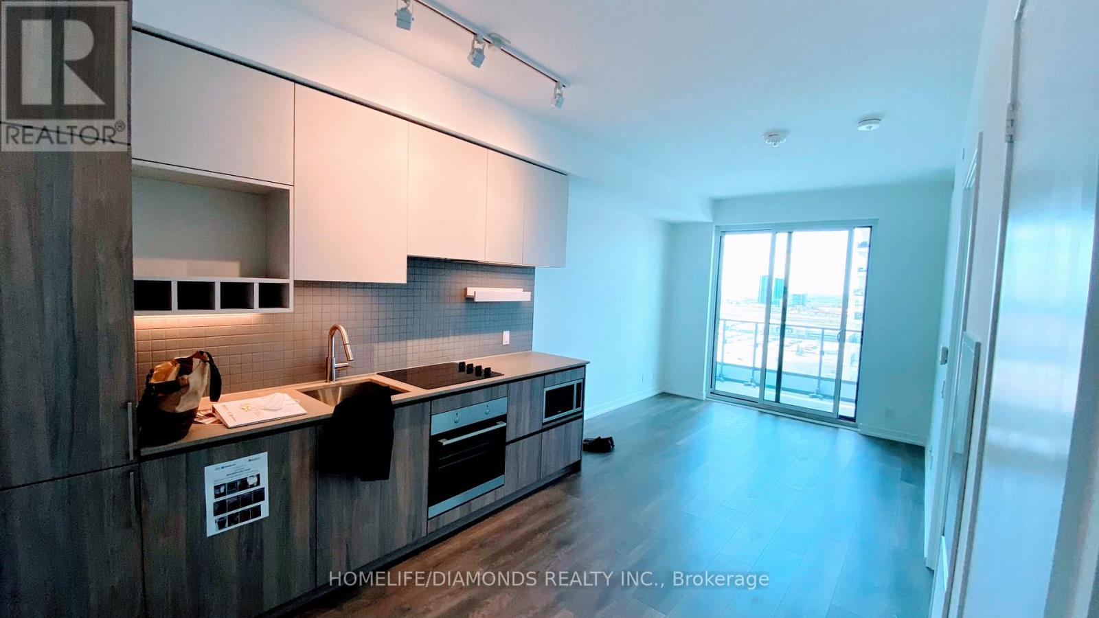 1711 - 950 Portage Parkway, Vaughan, Ontario  L4K 0J6 - Photo 9 - N12868278