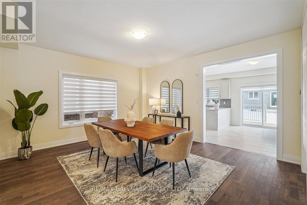 21 La Reine Avenue, Richmond Hill (Oak Ridges), Ontario  L4E 1N3 - Photo 12 - N12868400