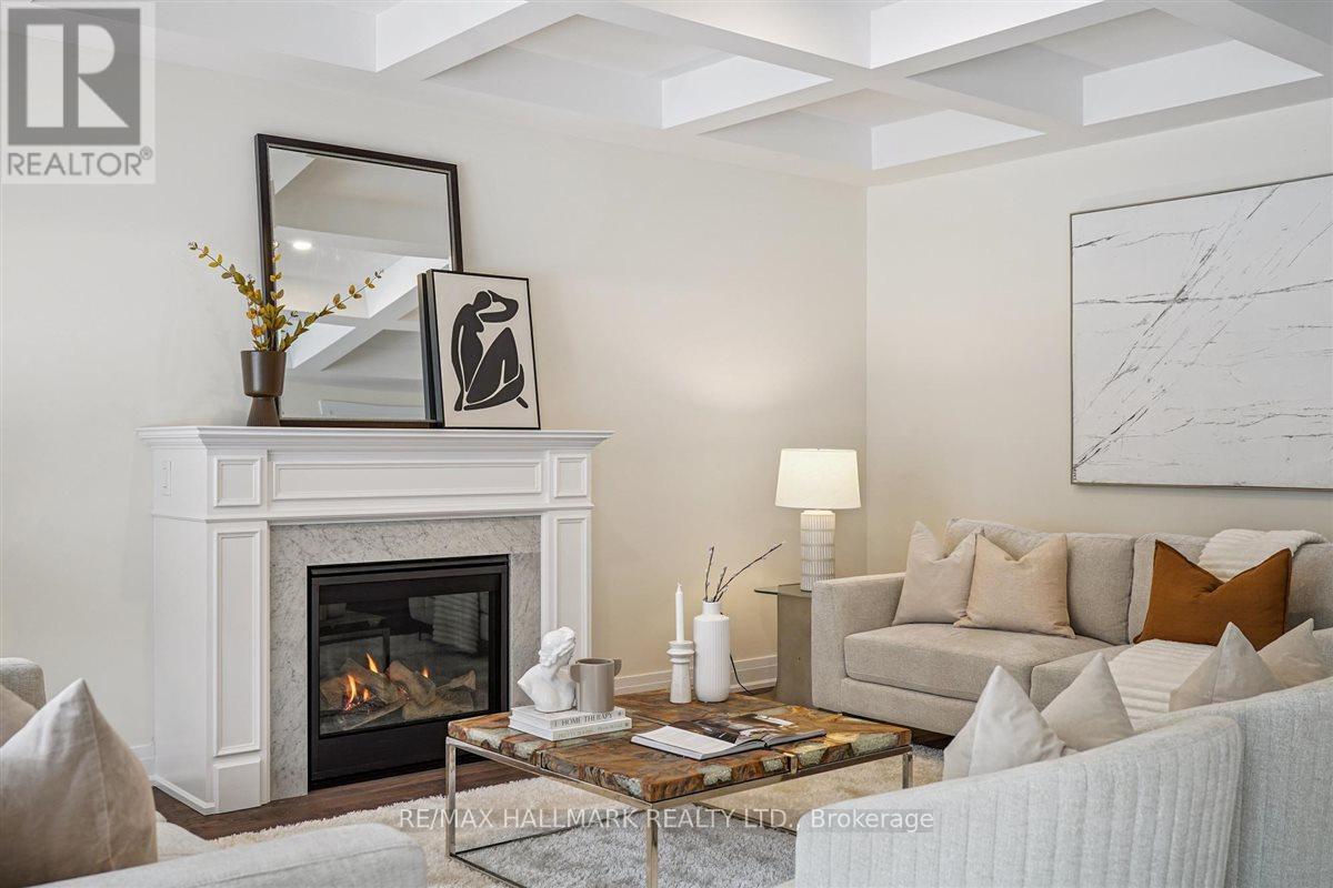 21 La Reine Avenue, Richmond Hill (Oak Ridges), Ontario  L4E 1N3 - Photo 6 - N12868400