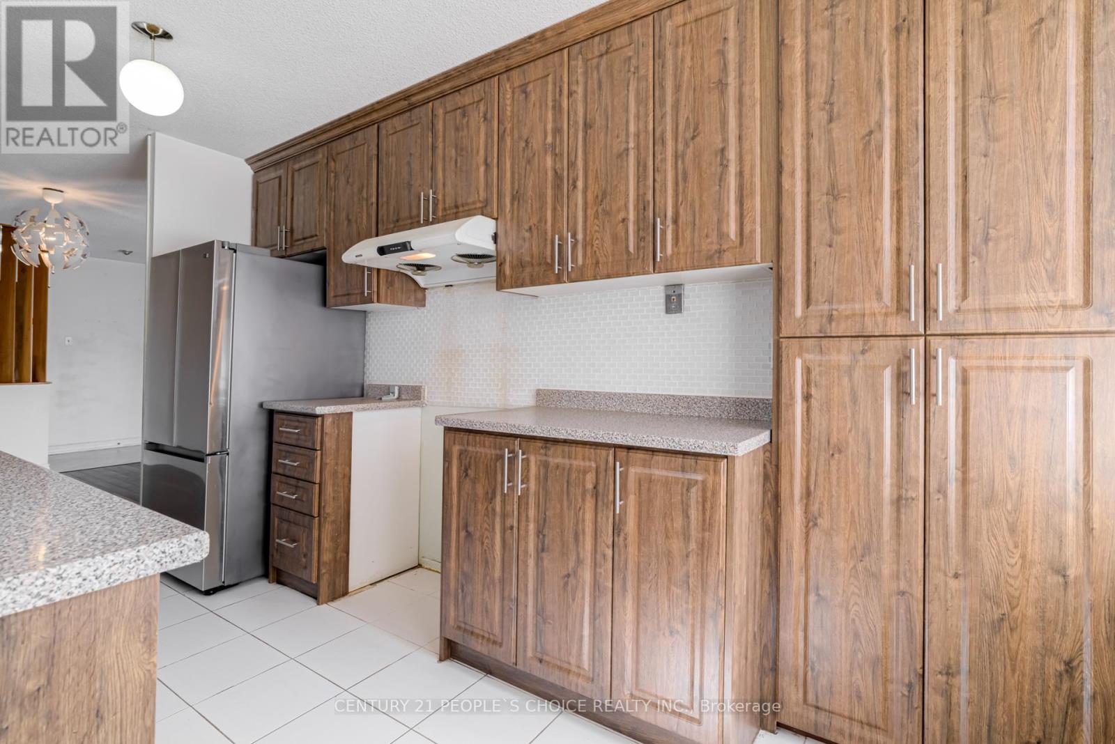 202 - 4 Kings Cross Road, Brampton (Queen Street Corridor), Ontario  L6T 3X8 - Photo 13 - W12868312