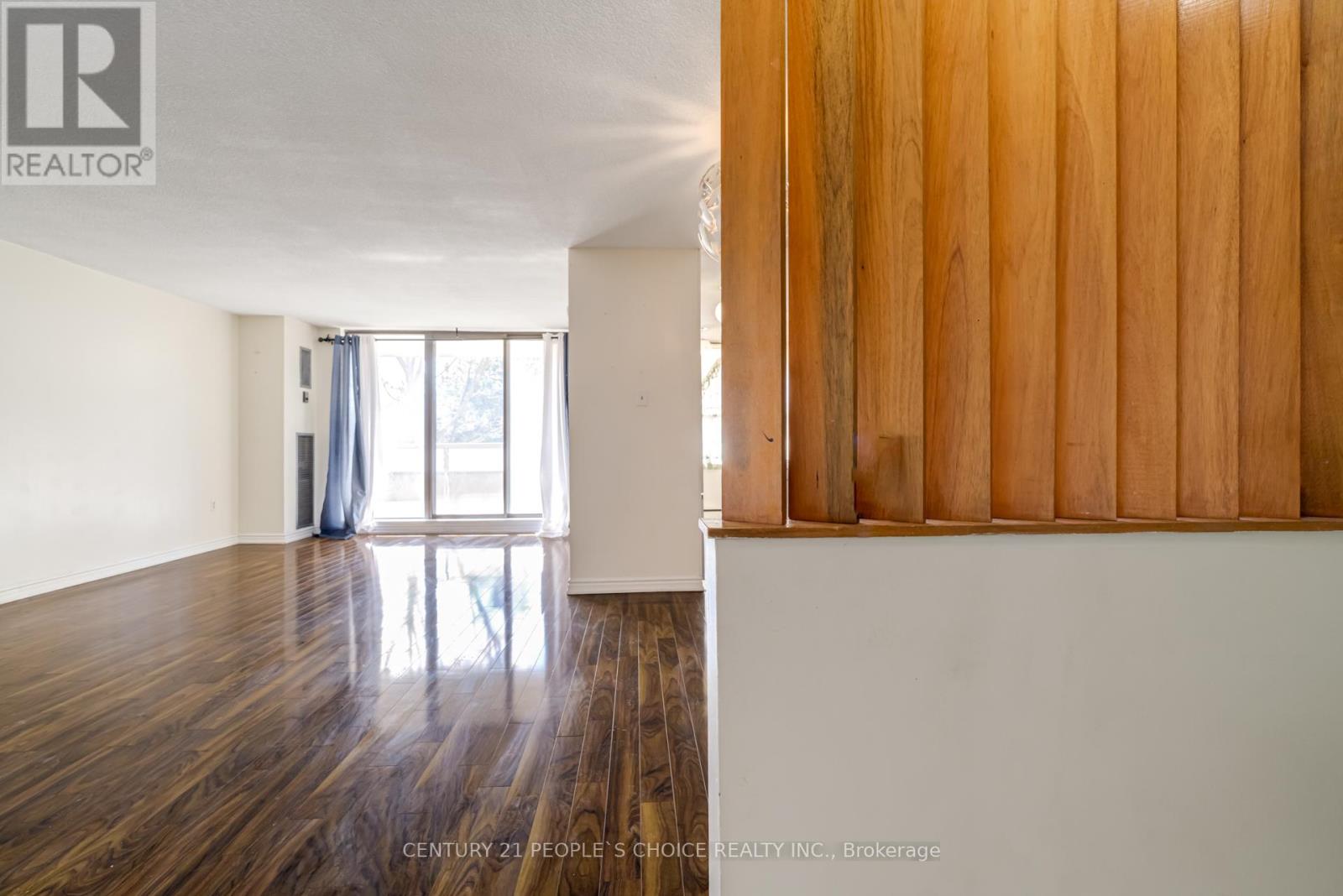 202 - 4 Kings Cross Road, Brampton (Queen Street Corridor), Ontario  L6T 3X8 - Photo 4 - W12868312