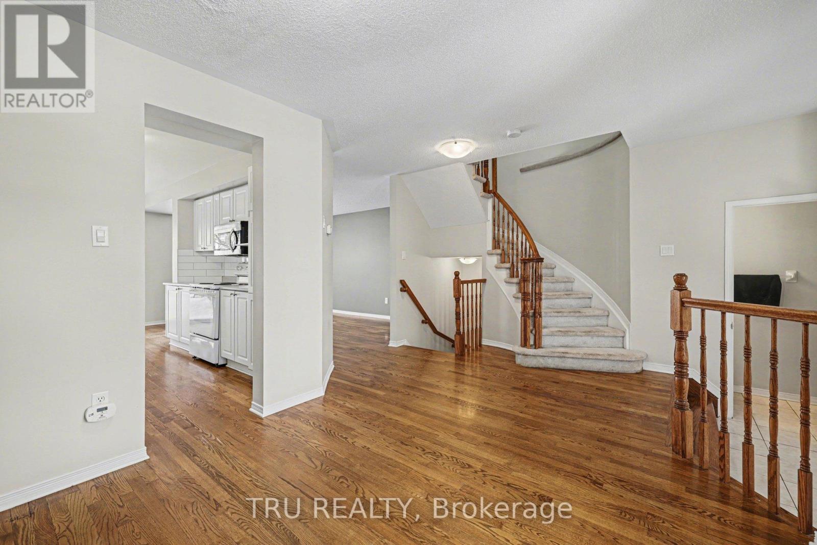 37 Daventry Crescent, Ottawa, Ontario  K2J 4N6 - Photo 7 - X12855878