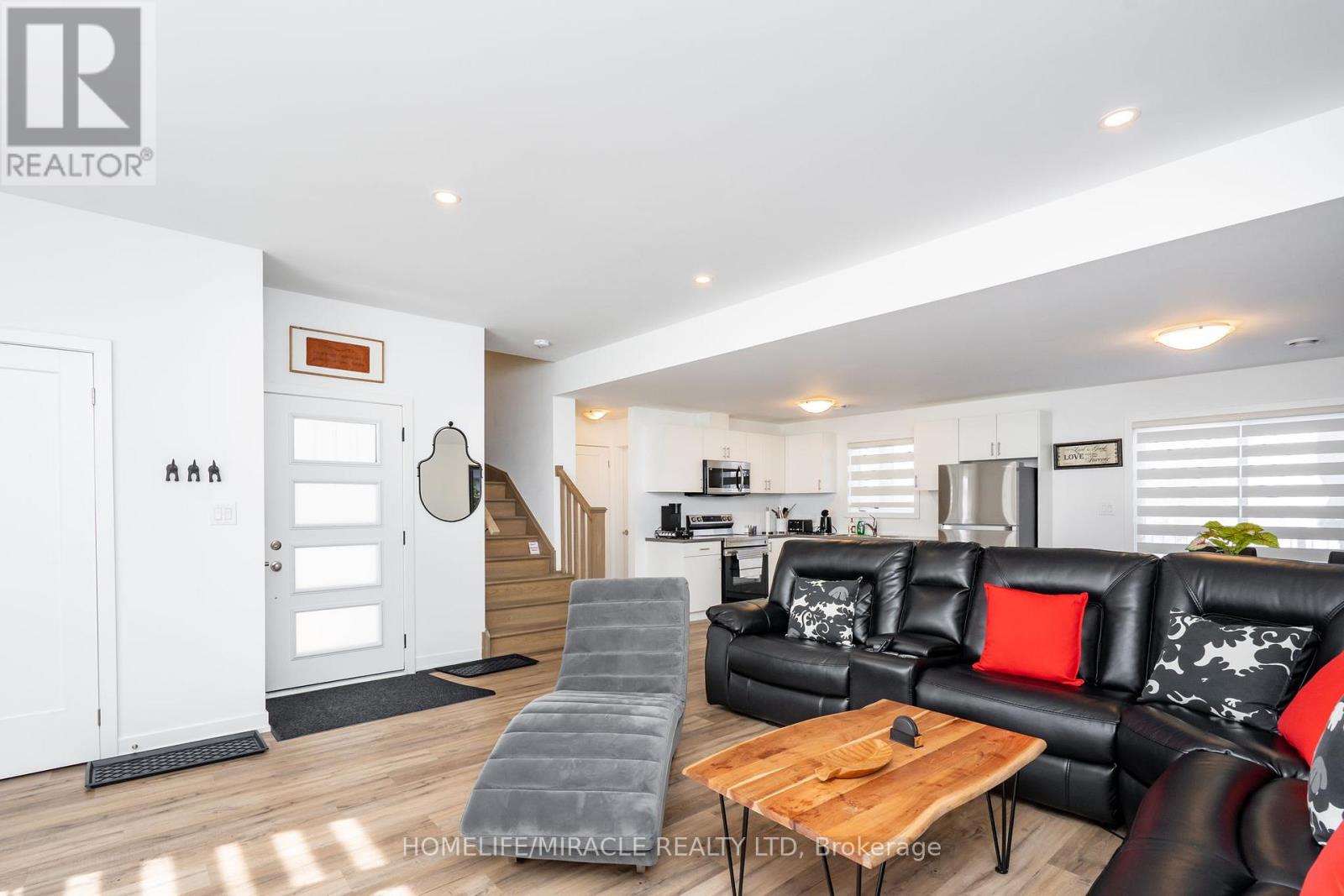 825 - 4263 Fourth Avenue, Niagara Falls, Ontario  L2E 0C2 - Photo 3 - X12868292