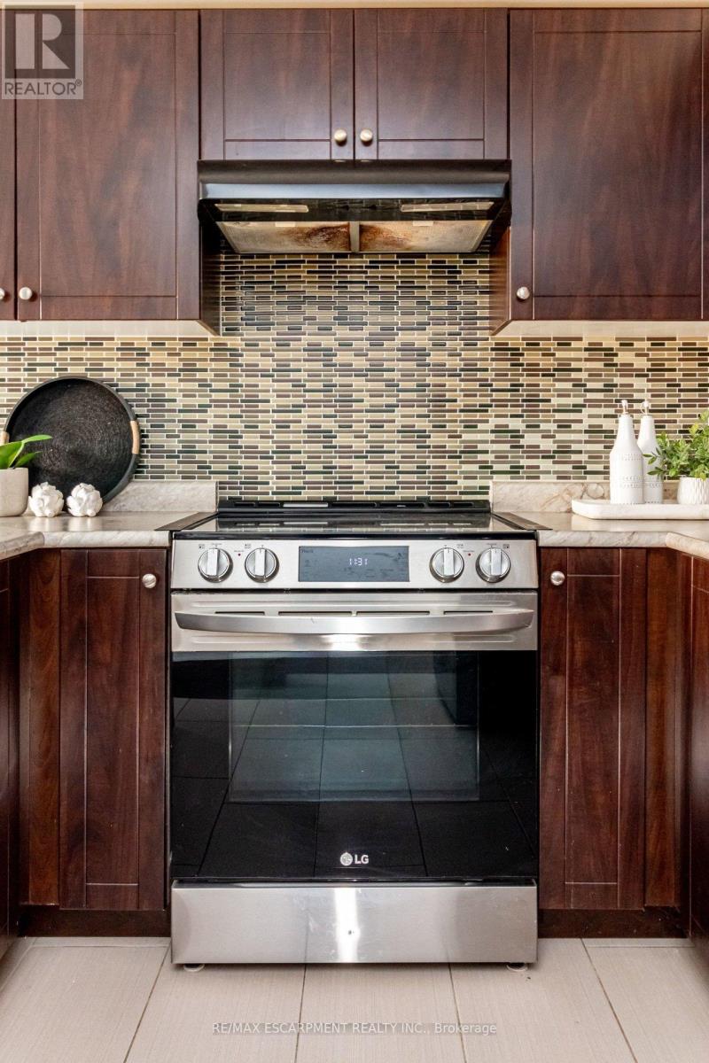 19 Cromarty Avenue, Haldimand, Ontario  N3W 0B6 - Photo 16 - X12868354