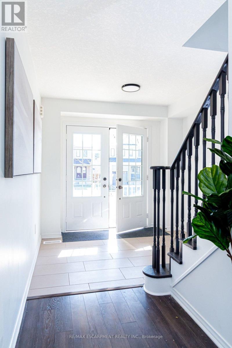 19 Cromarty Avenue, Haldimand, Ontario  N3W 0B6 - Photo 6 - X12868354