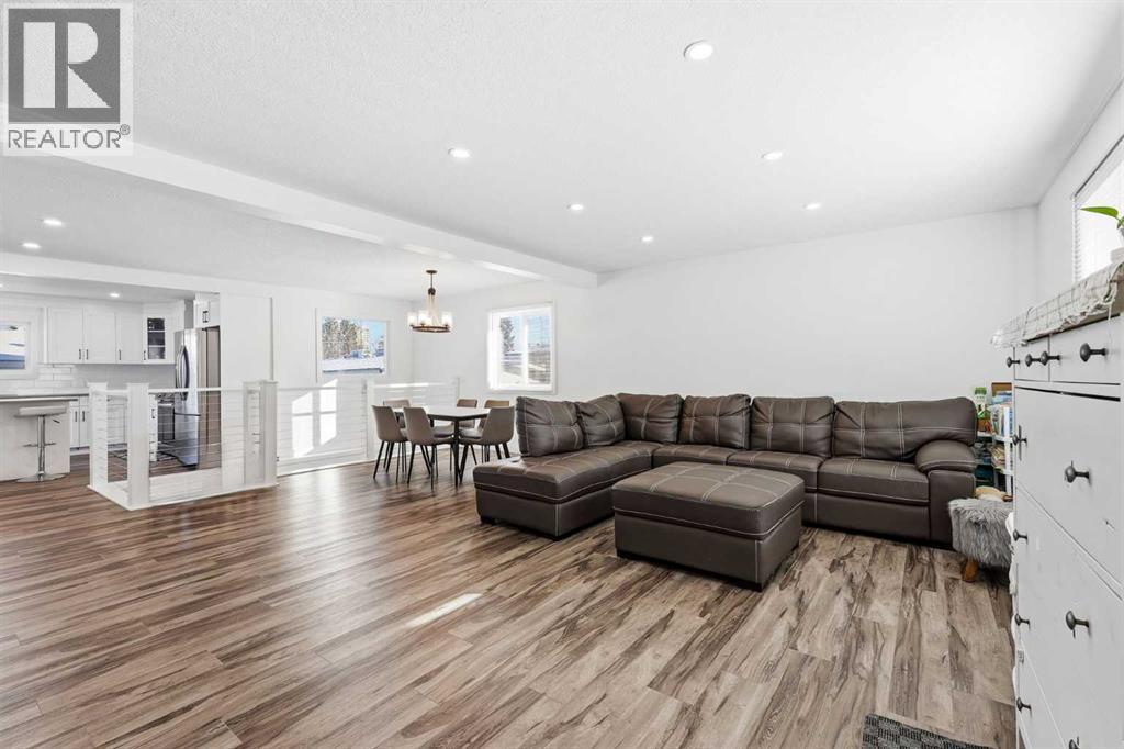 69 Harrow Crescent Sw, Calgary, Alberta  T2V 3B2 - Photo 7 - A2290706