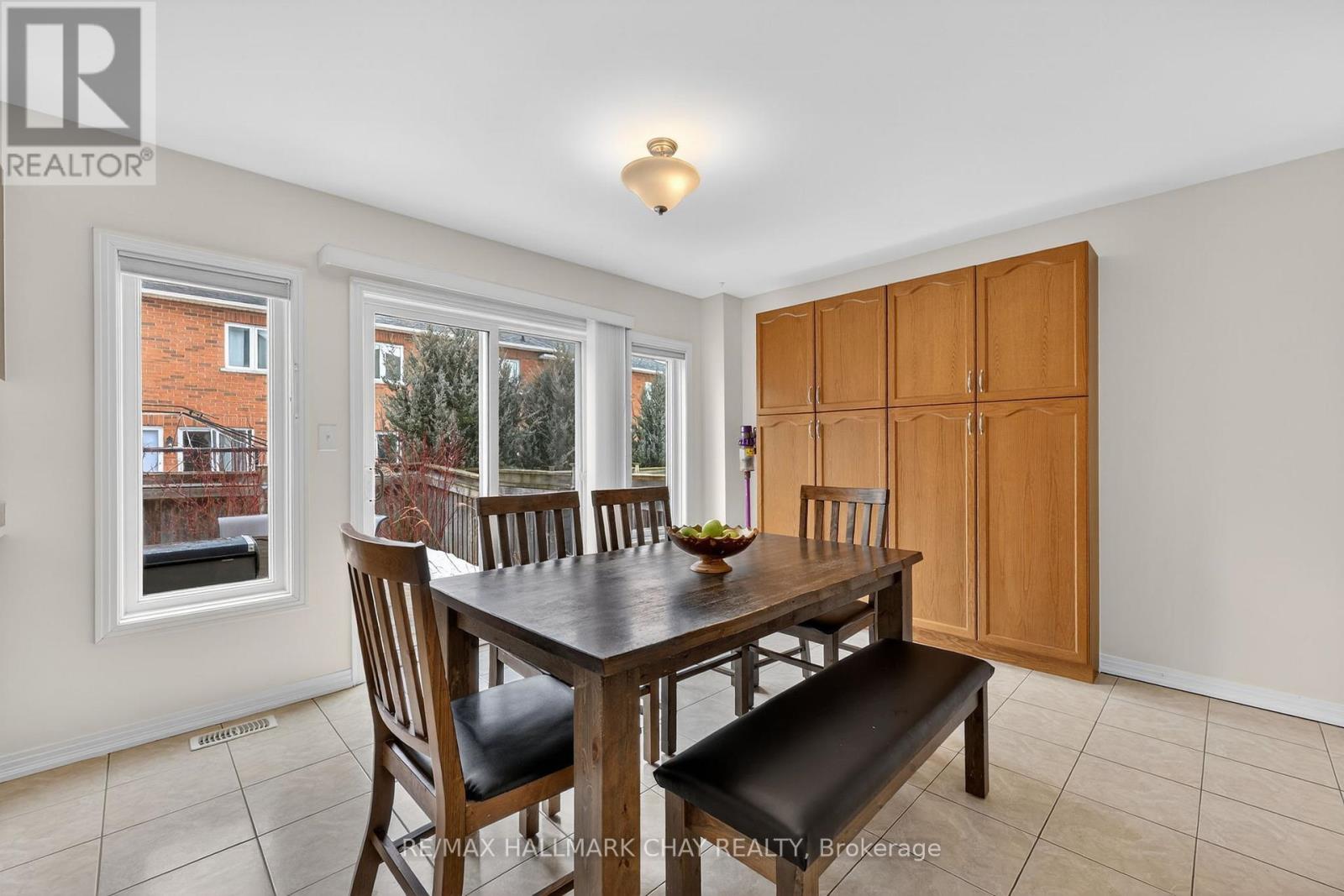 83 Beare Trail, Newmarket, Ontario  L3X 3B3 - Photo 7 - N12868088