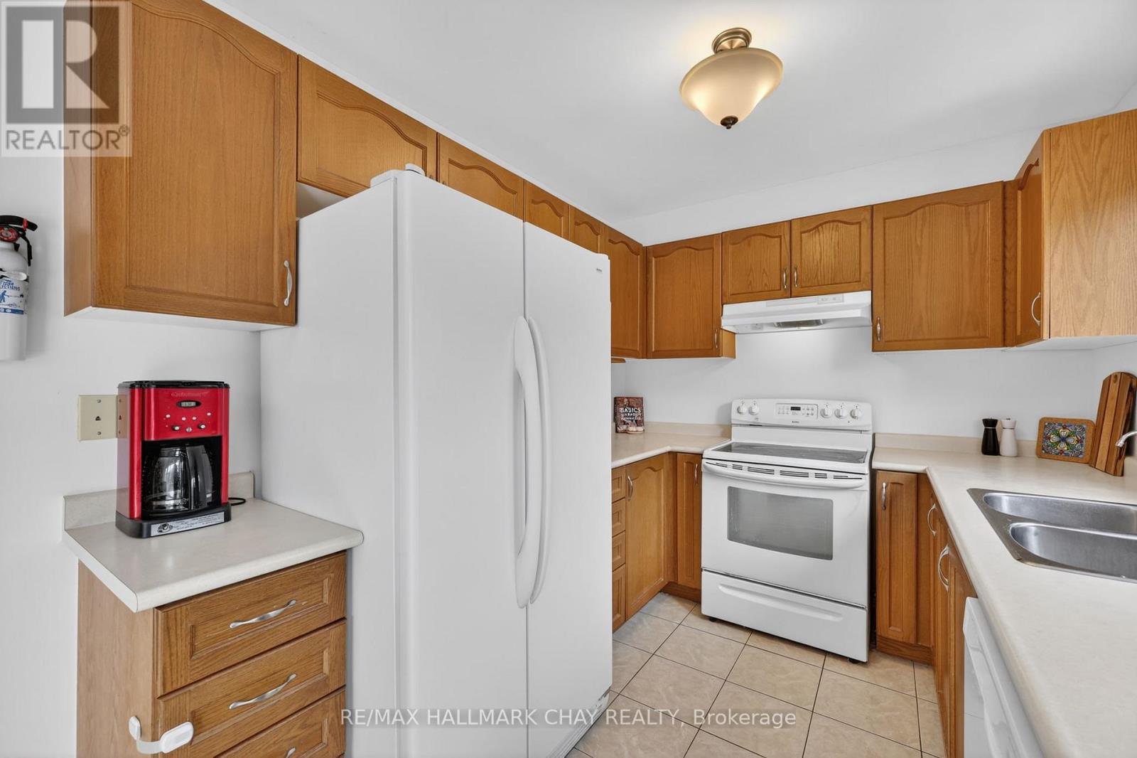 83 Beare Trail, Newmarket, Ontario  L3X 3B3 - Photo 9 - N12868088