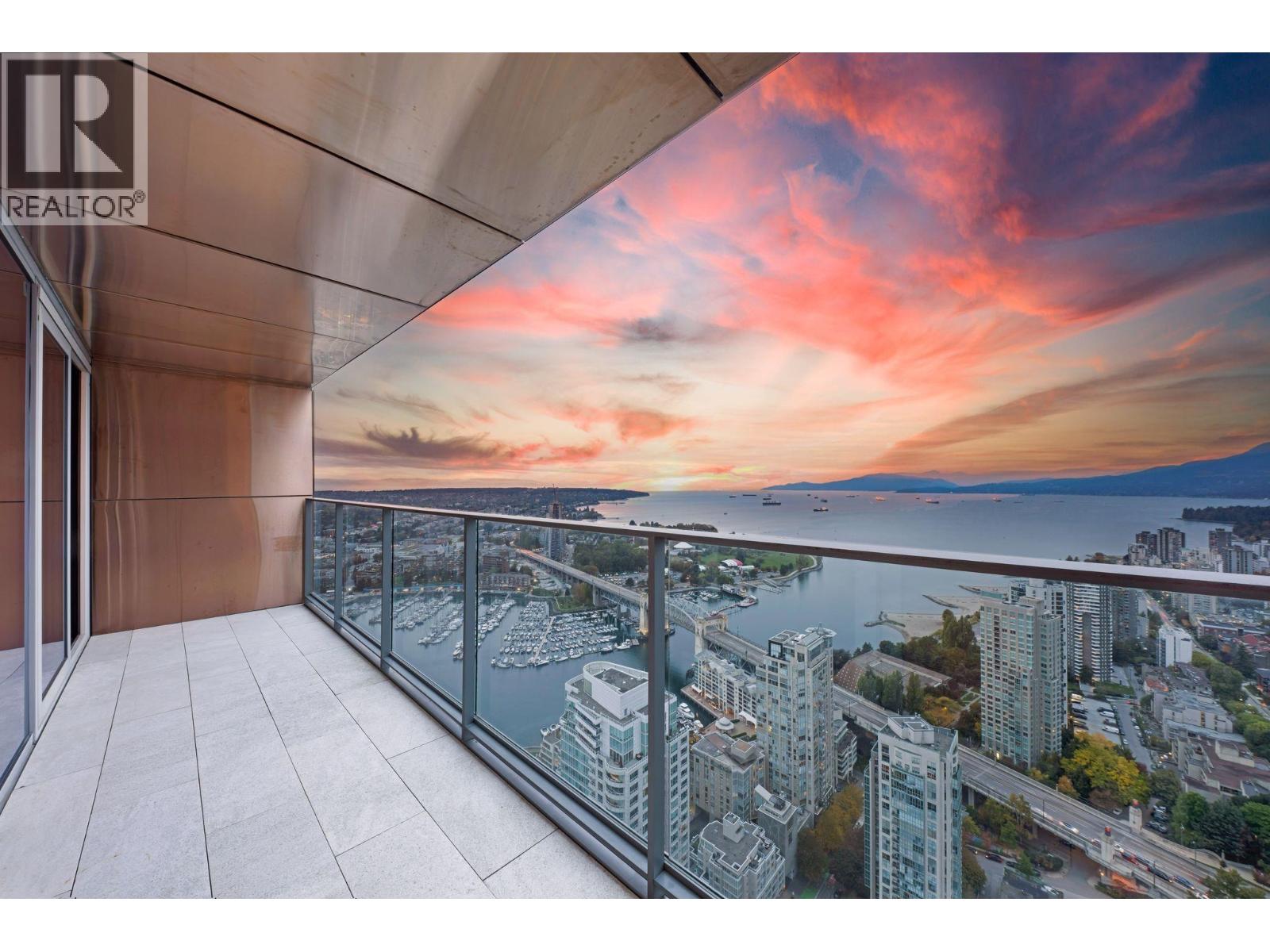 5702 1480 HOWE STREET, Vancouver, British Columbia