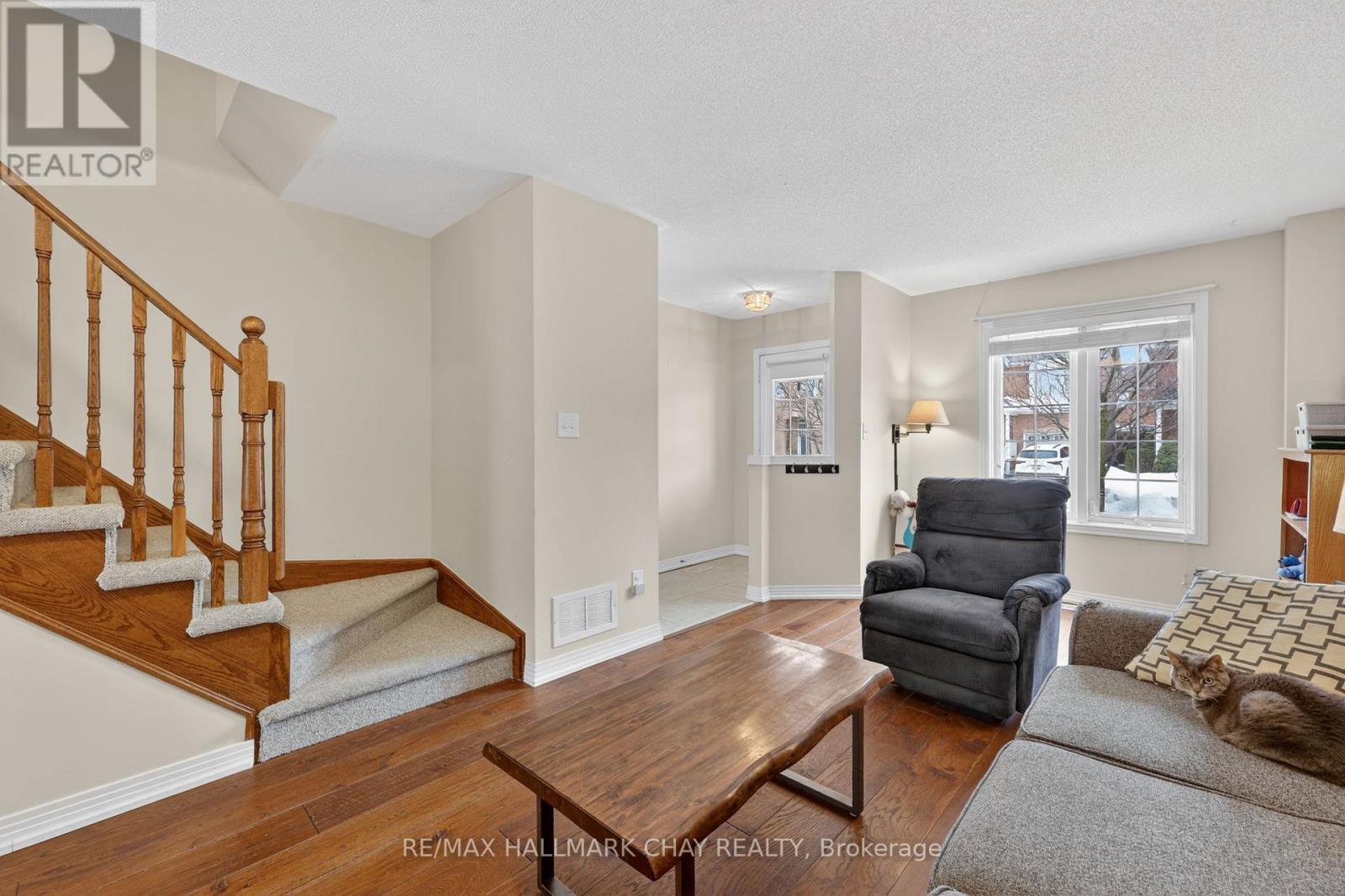 83 Beare Trail, Newmarket, Ontario  L3X 3B3 - Photo 4 - N12868088