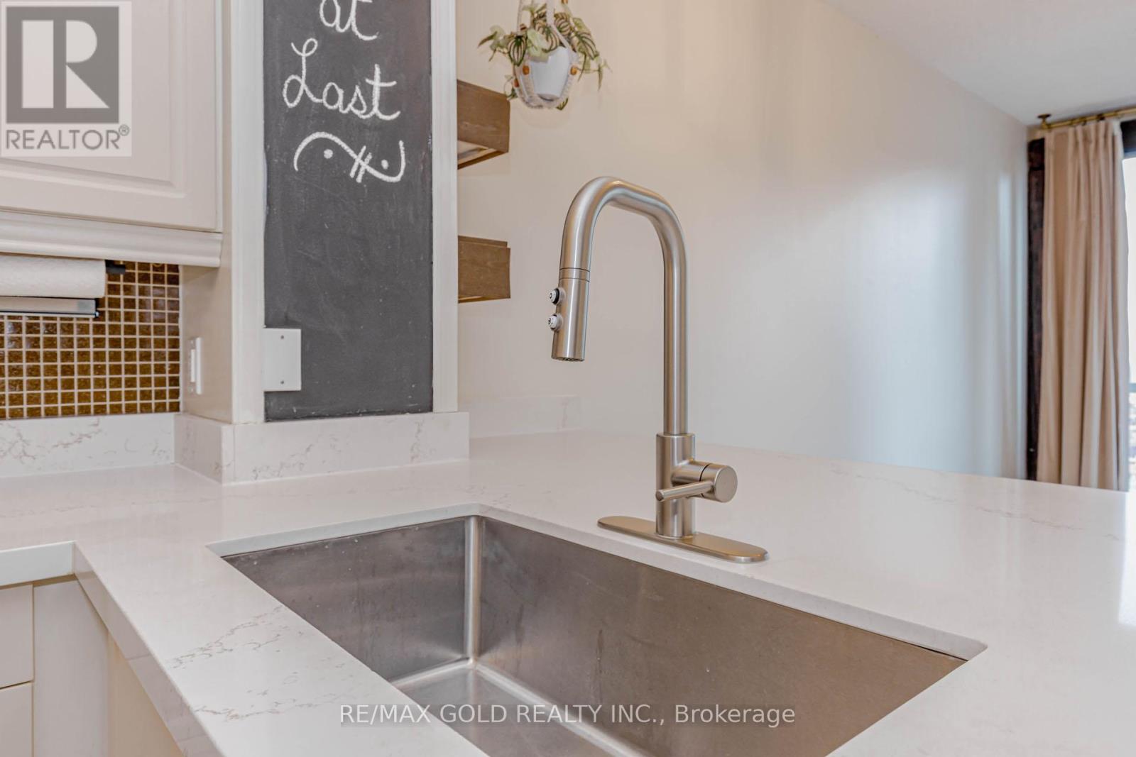 1106 - 220 Burnhamthorpe Road W, Mississauga, Ontario  L5B 4N4 - Photo 22 - W12863680