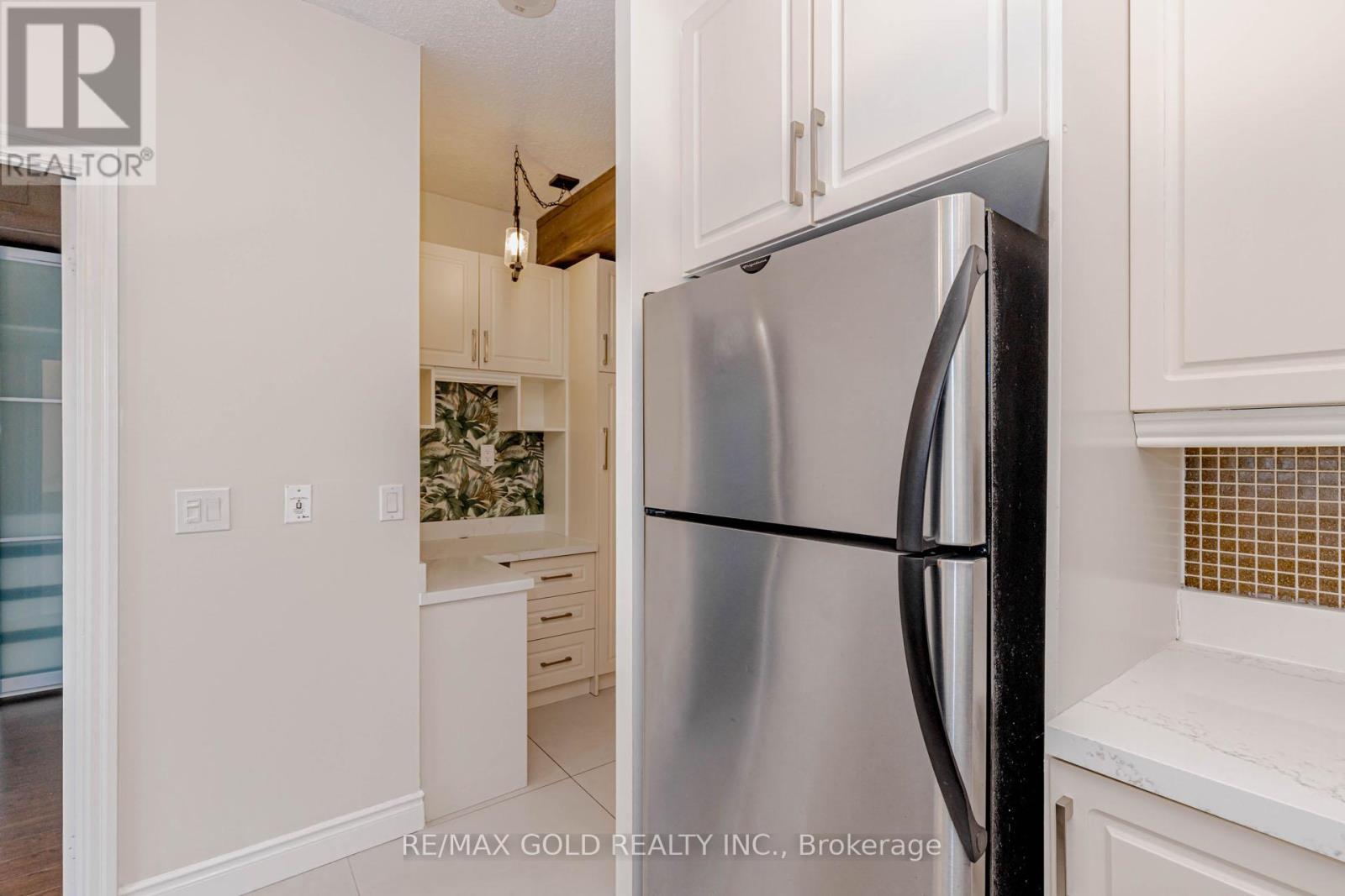 1106 - 220 Burnhamthorpe Road W, Mississauga, Ontario  L5B 4N4 - Photo 19 - W12863680