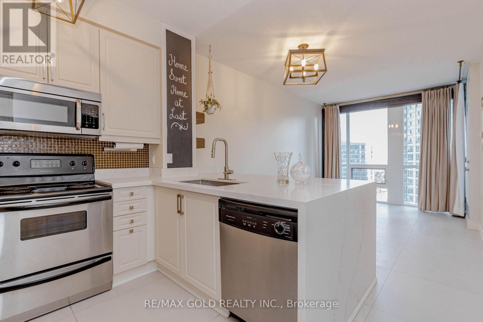 1106 - 220 Burnhamthorpe Road W, Mississauga, Ontario  L5B 4N4 - Photo 13 - W12863680