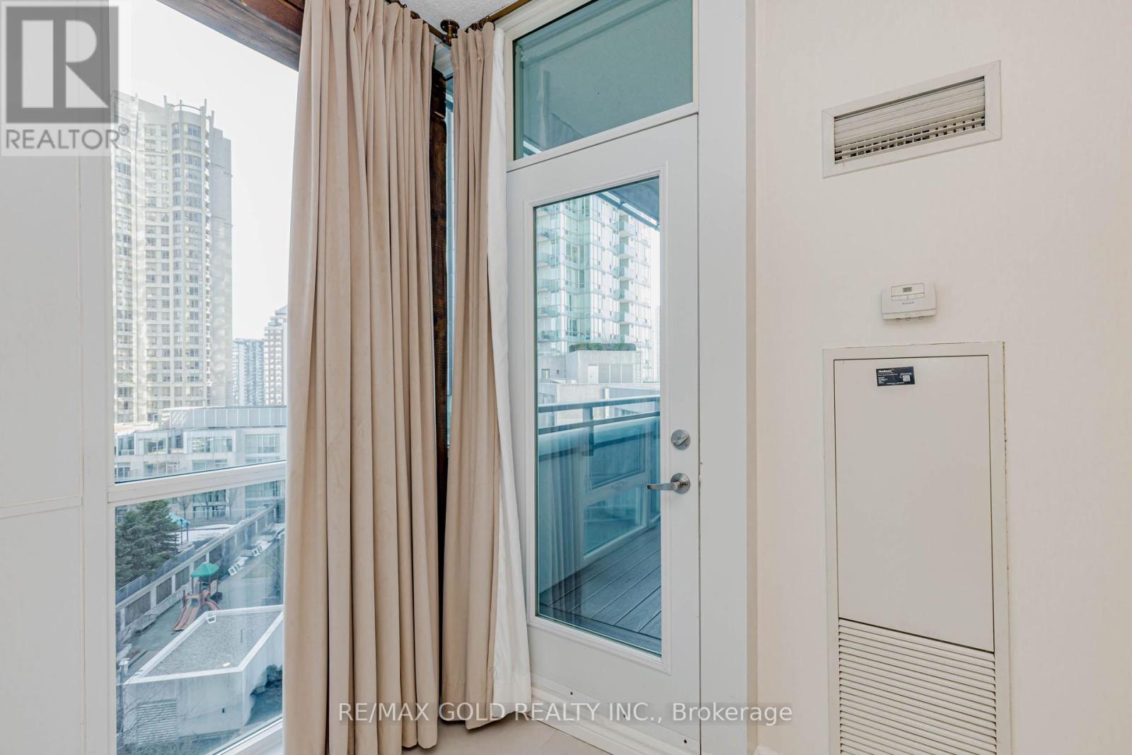 1106 - 220 Burnhamthorpe Road W, Mississauga, Ontario  L5B 4N4 - Photo 38 - W12863680