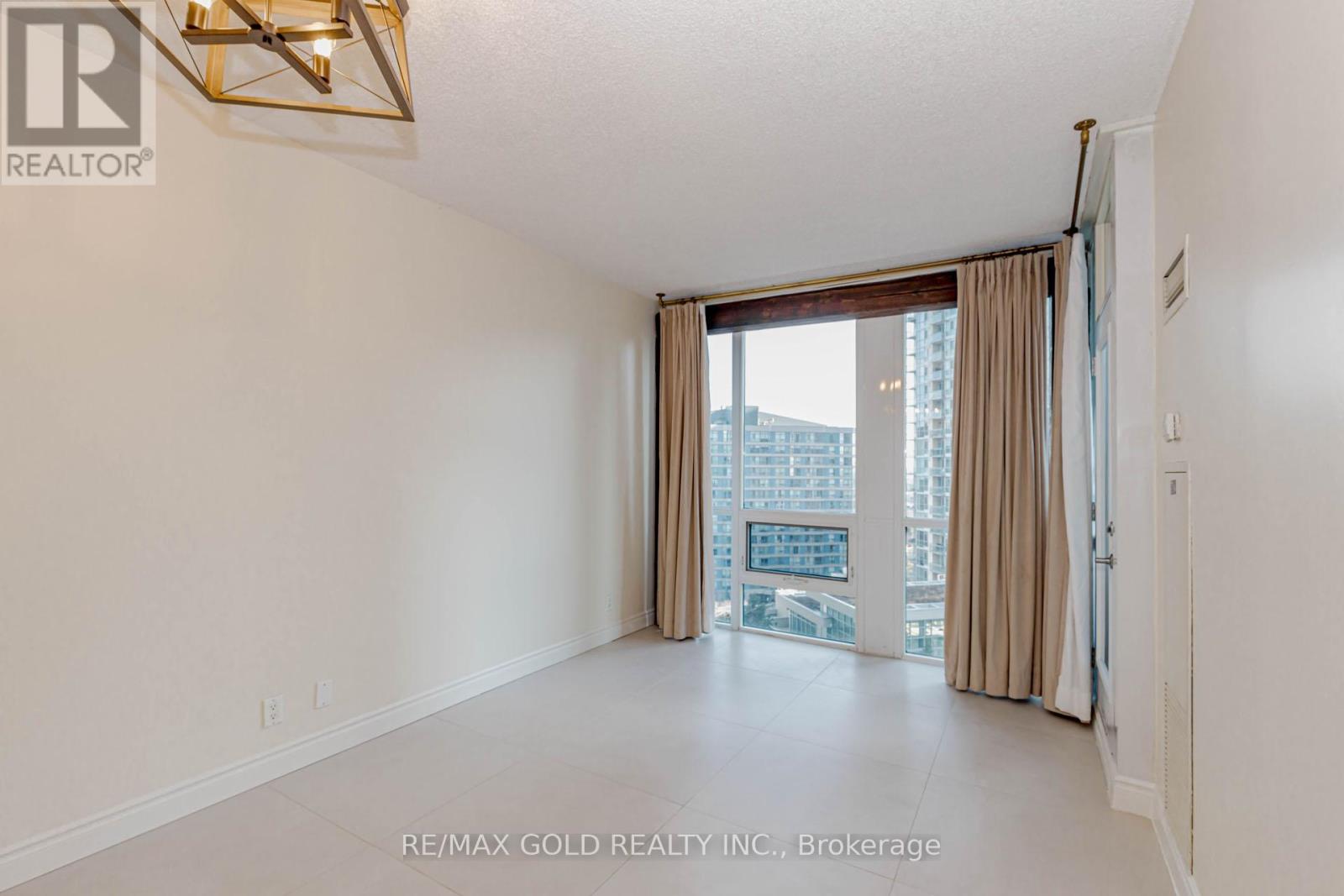 1106 - 220 Burnhamthorpe Road W, Mississauga, Ontario  L5B 4N4 - Photo 24 - W12863680