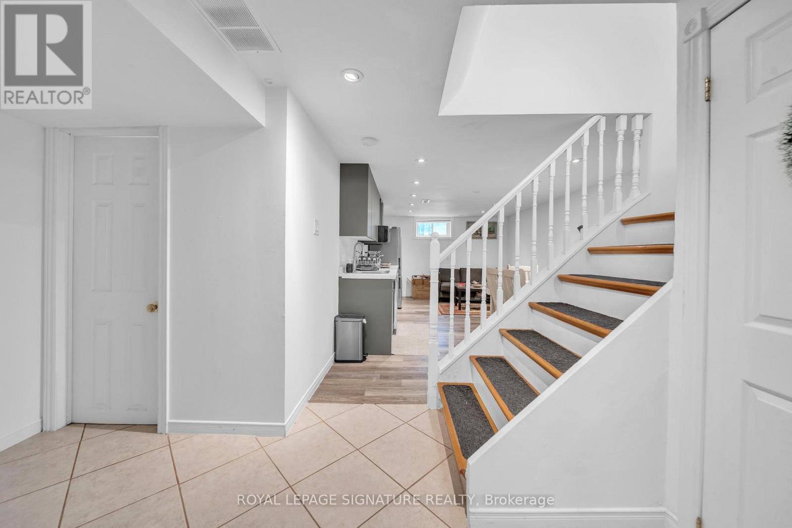 313 Patricia Avenue, Toronto, Ontario  M2R 2M6 - Photo 3 - C12868298