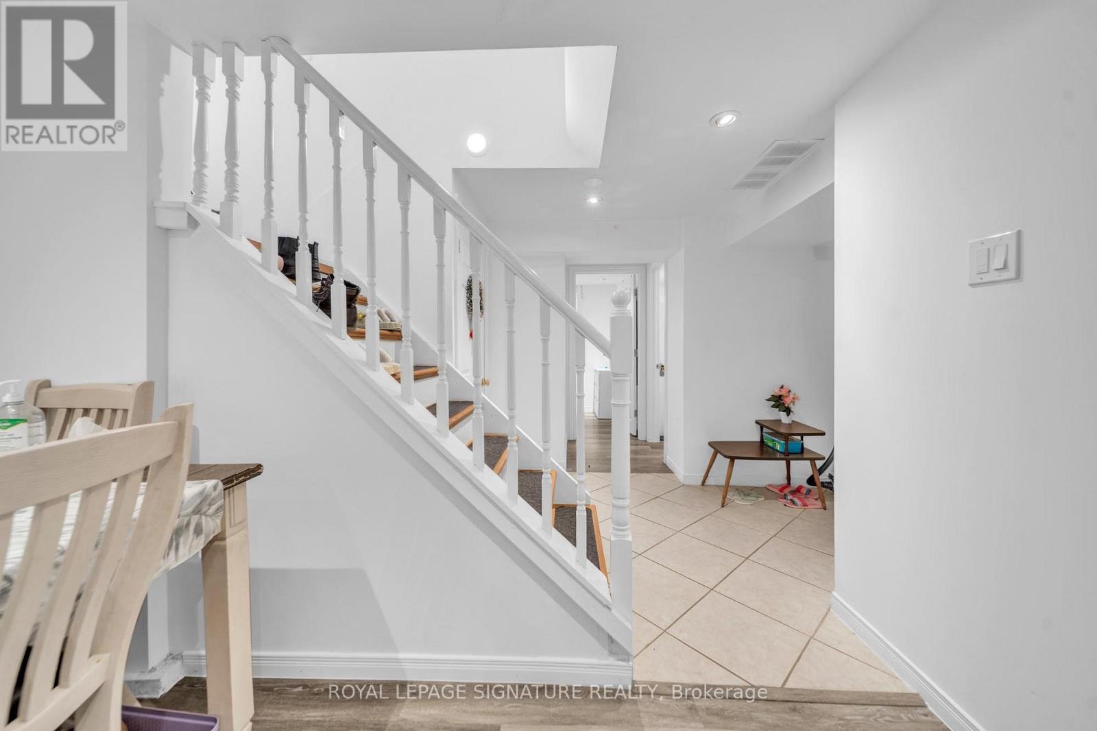 313 Patricia Avenue, Toronto, Ontario  M2R 2M6 - Photo 4 - C12868298