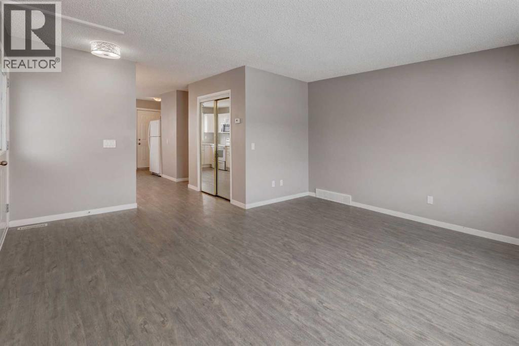 2452 38 Street Ne, Calgary, Alberta  T2Z 3B5 - Photo 5 - A2290940