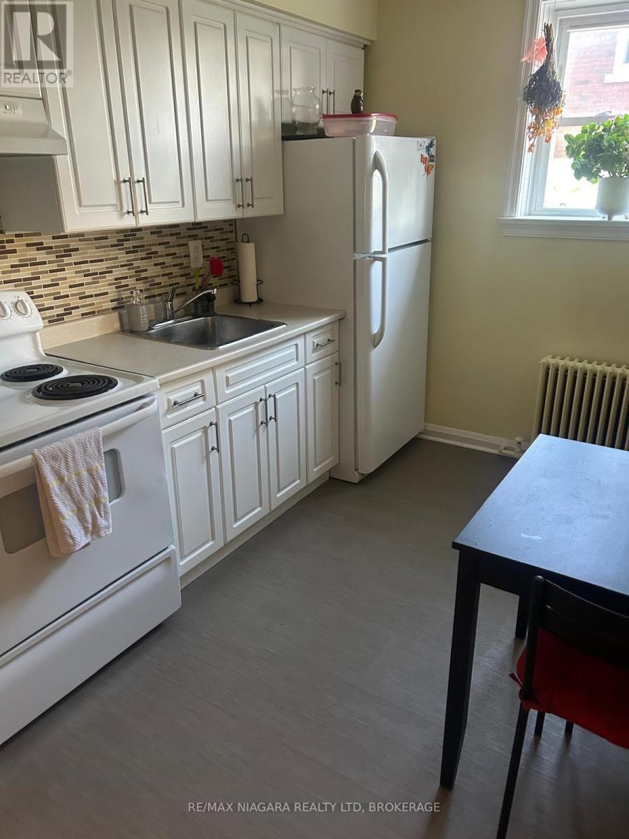 2 - 9 Masterson Drive, St. Catharines, Ontario  L2T 3N9 - Photo 3 - X12868528